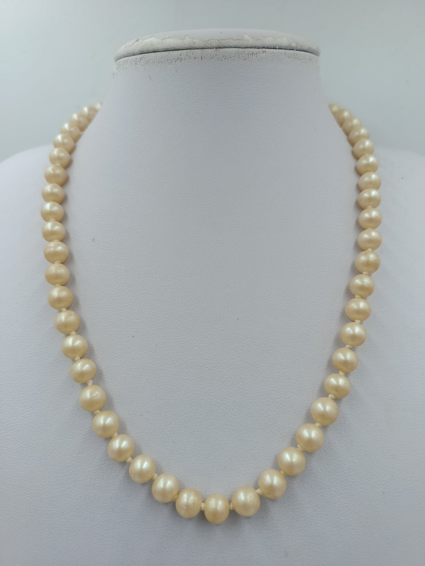 Perlenkette Creme Vintage – klassische Halskette mit dekorativem Verschluss