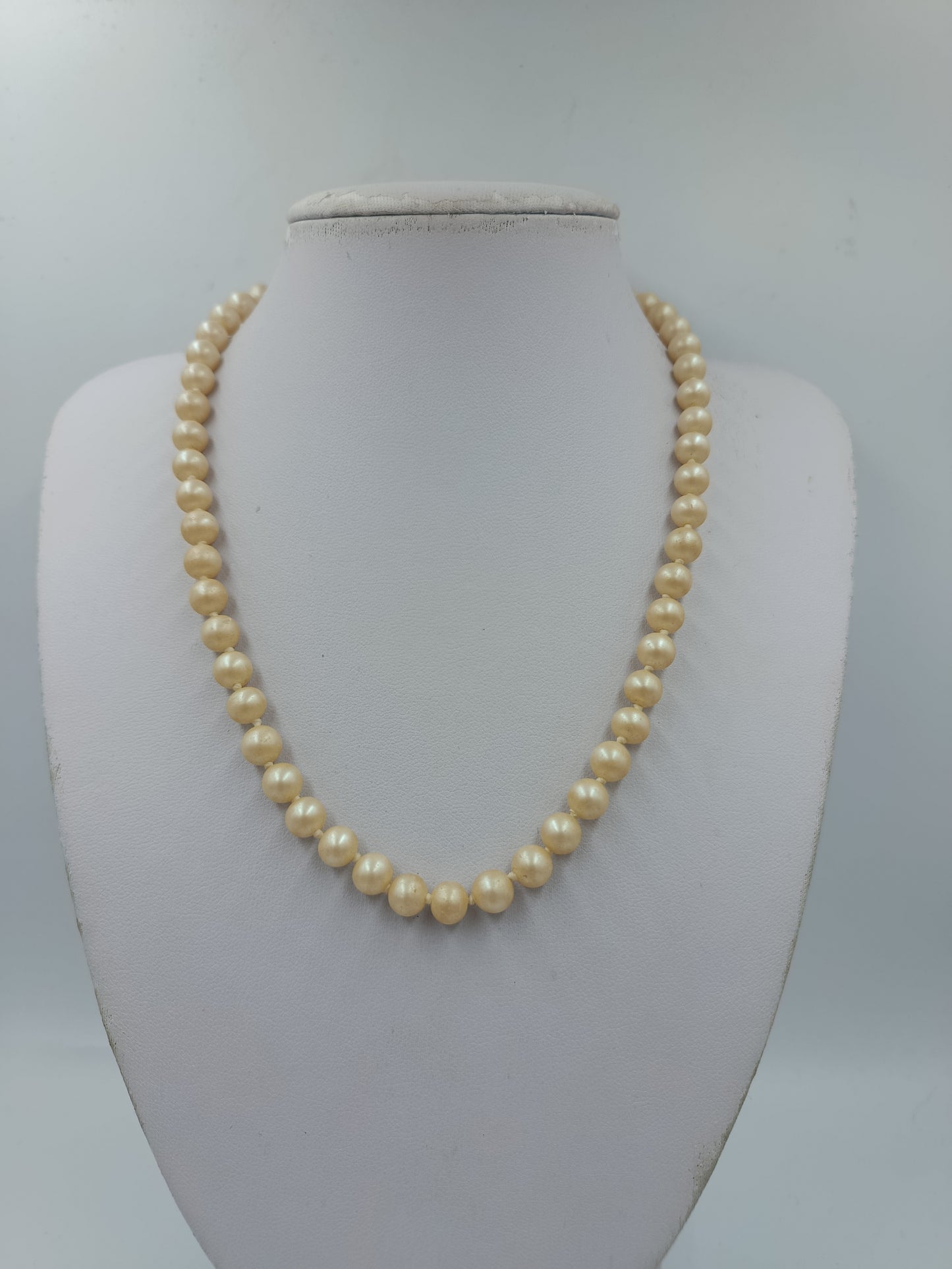 Perlenkette Creme Vintage – klassische Halskette mit dekorativem Verschluss