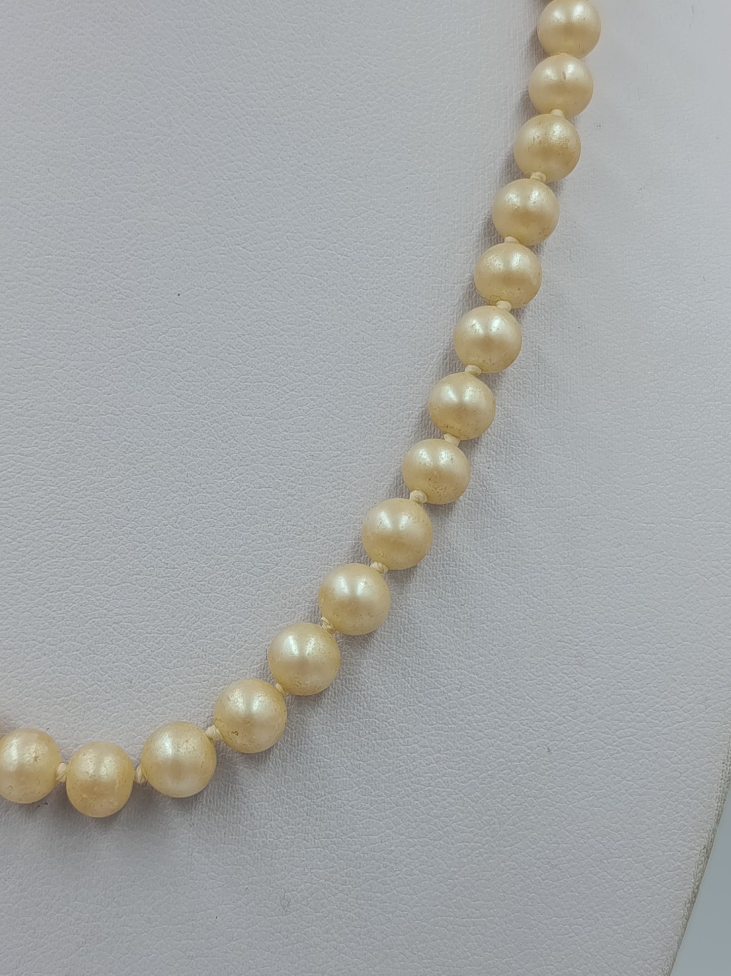 Perlenkette Creme Vintage – klassische Halskette mit dekorativem Verschluss