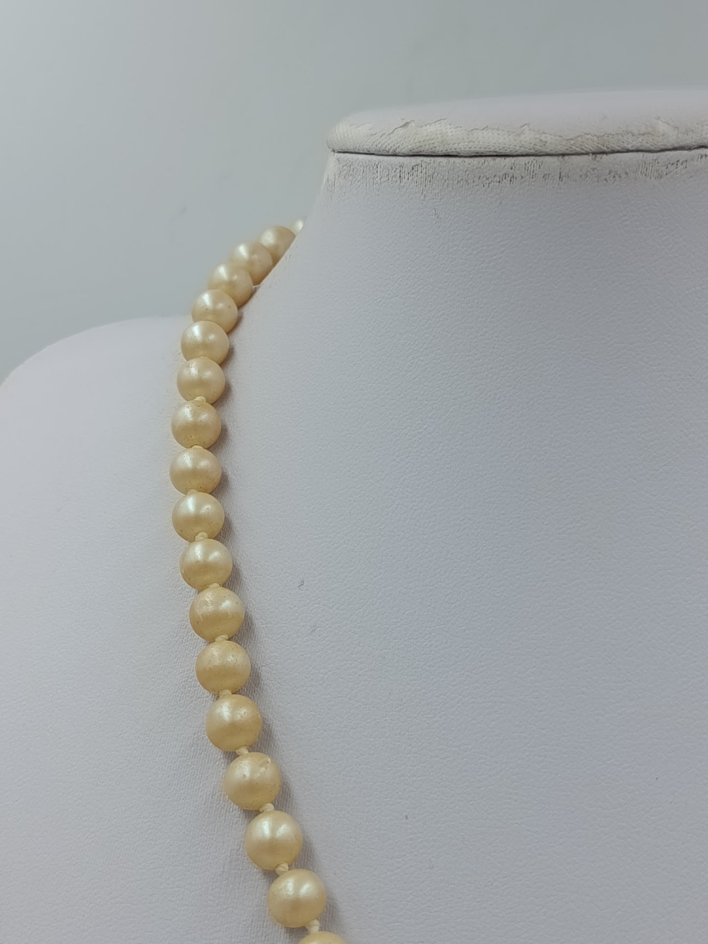 Perlenkette Creme Vintage – klassische Halskette mit dekorativem Verschluss