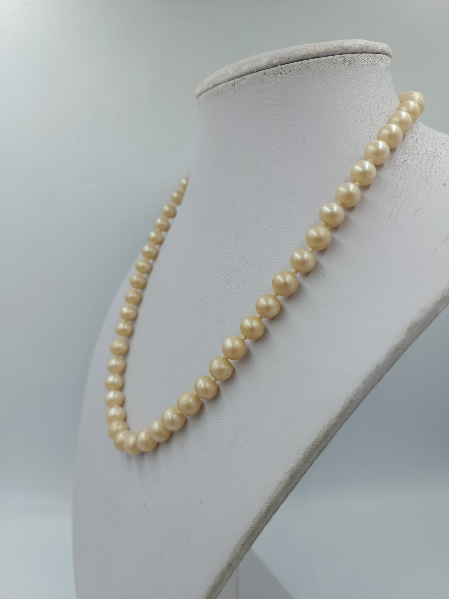 Perlenkette Creme Vintage – klassische Halskette mit dekorativem Verschluss