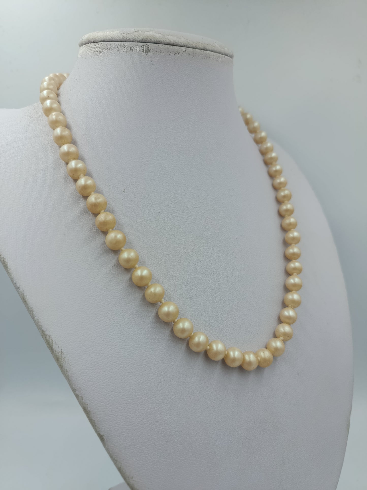 Perlenkette Creme Vintage – klassische Halskette mit dekorativem Verschluss