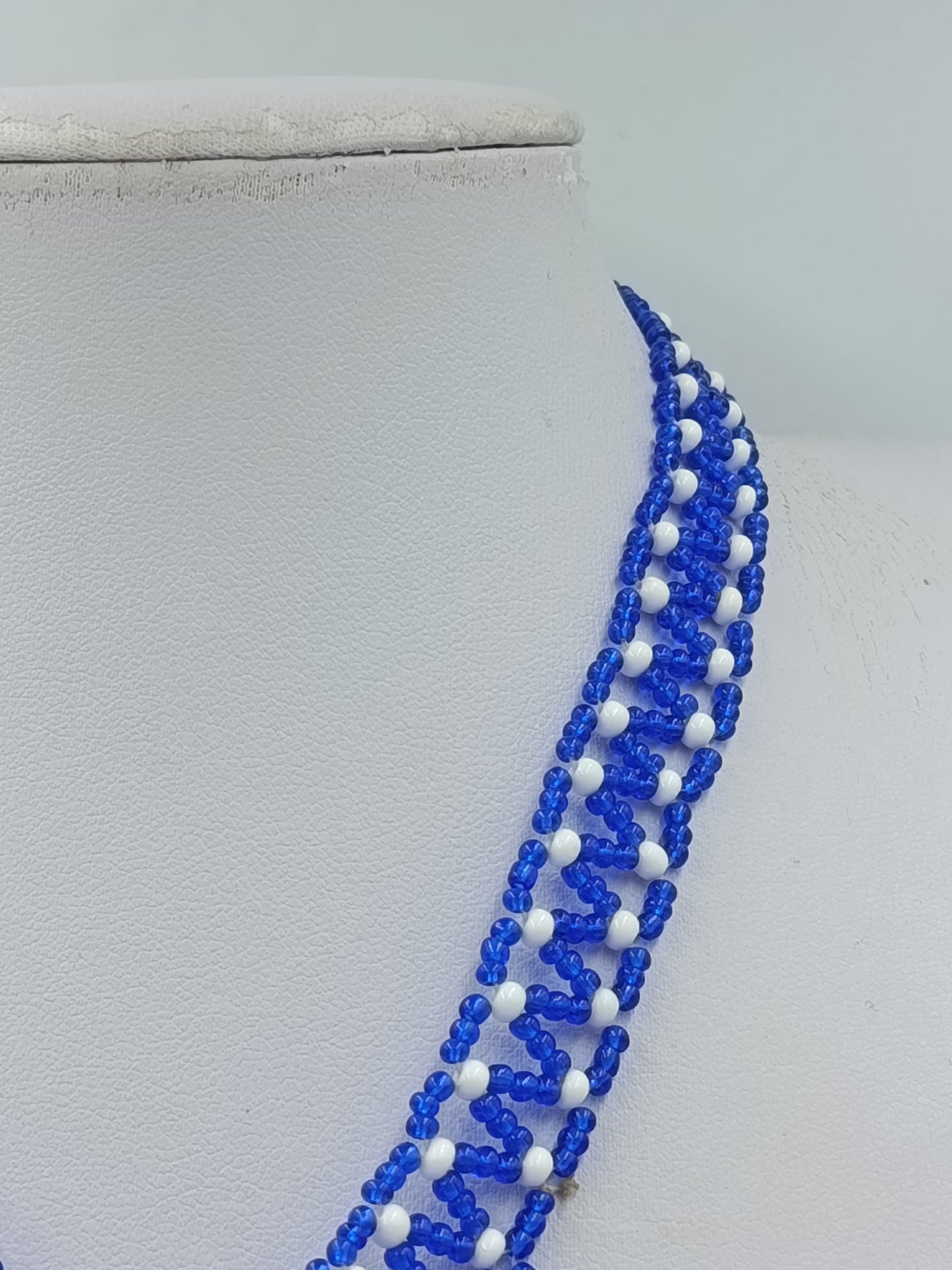 Statement Kette Blau Weiß – Ethno / Boho Stil mit Perlen Fransen