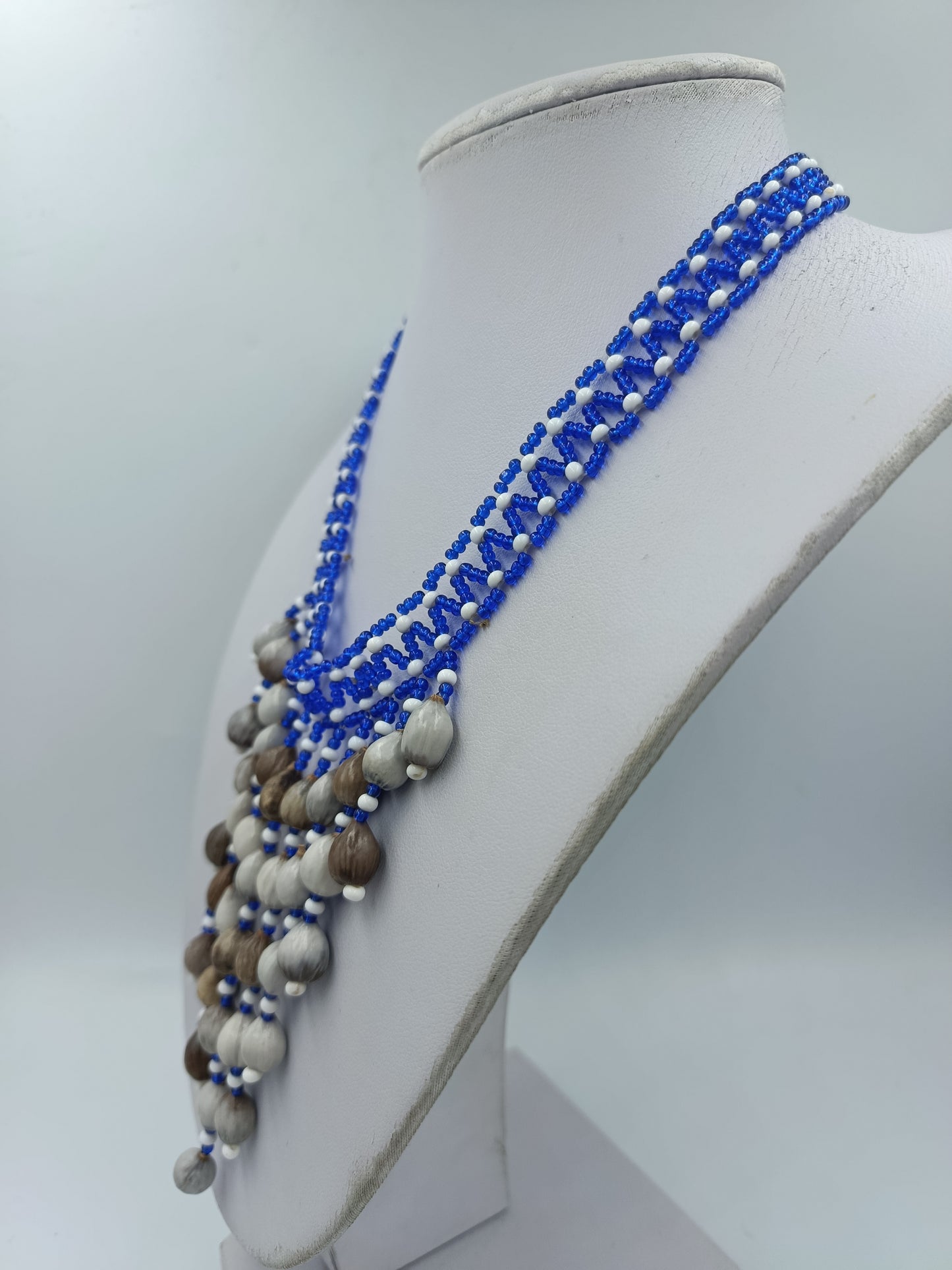Statement Kette Blau Weiß – Ethno / Boho Stil mit Perlen Fransen