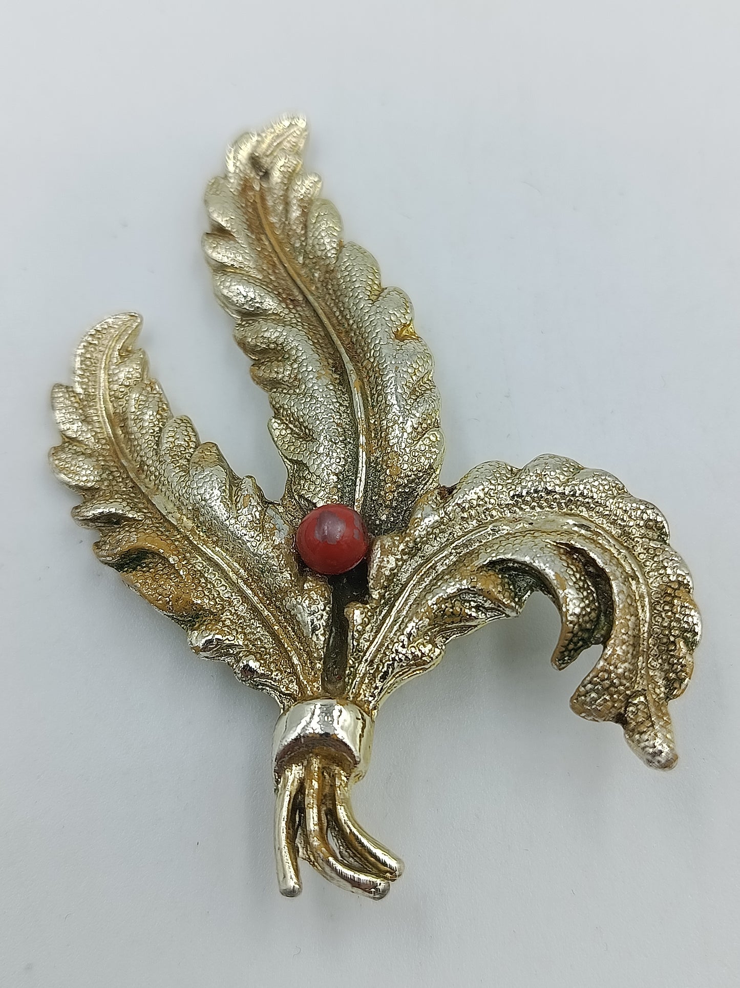 Vintage Brosche Blattmotiv Goldfarben mit rotem Stein – 7 cm