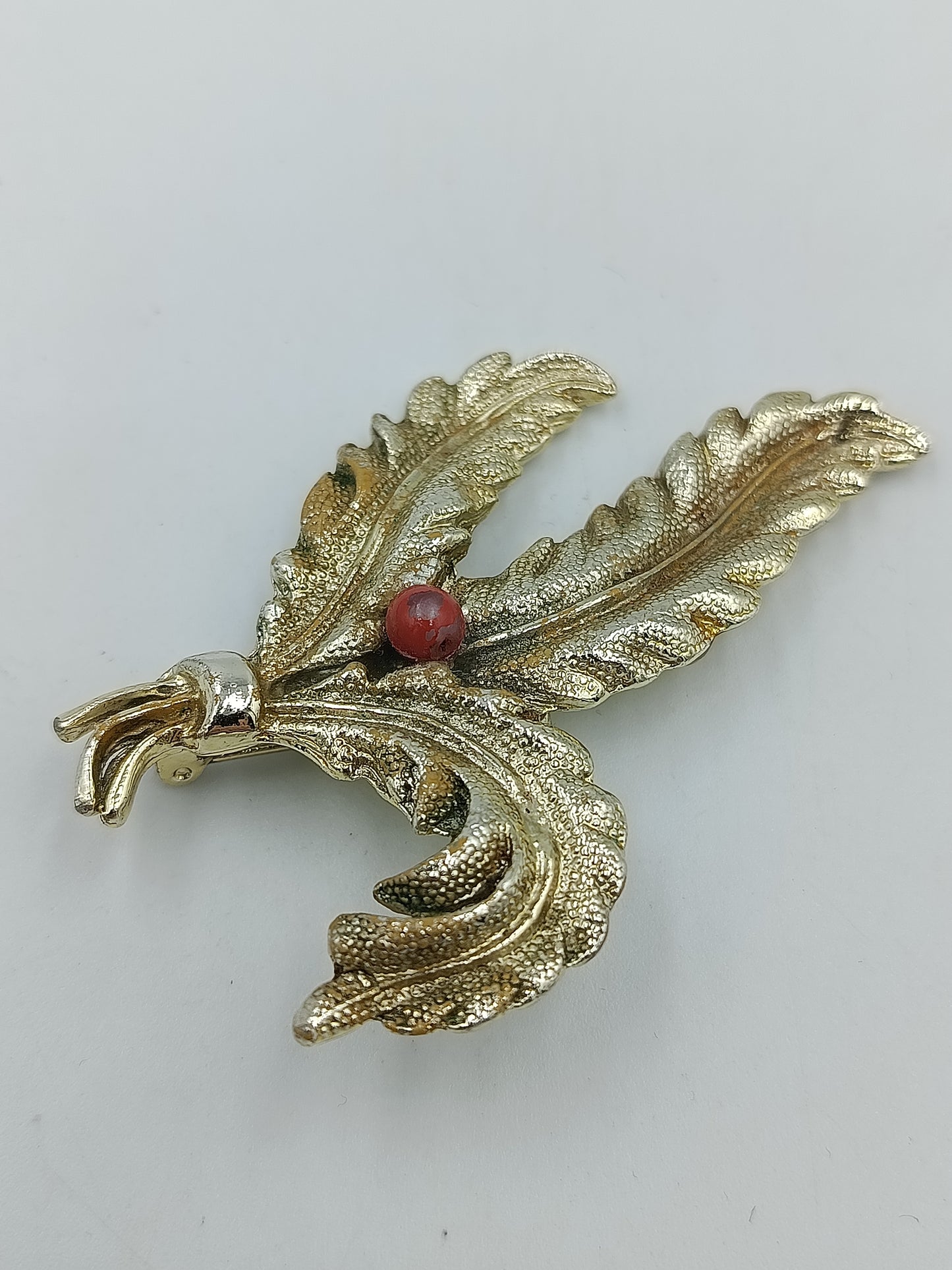 Vintage Brosche Blattmotiv Goldfarben mit rotem Stein – 7 cm