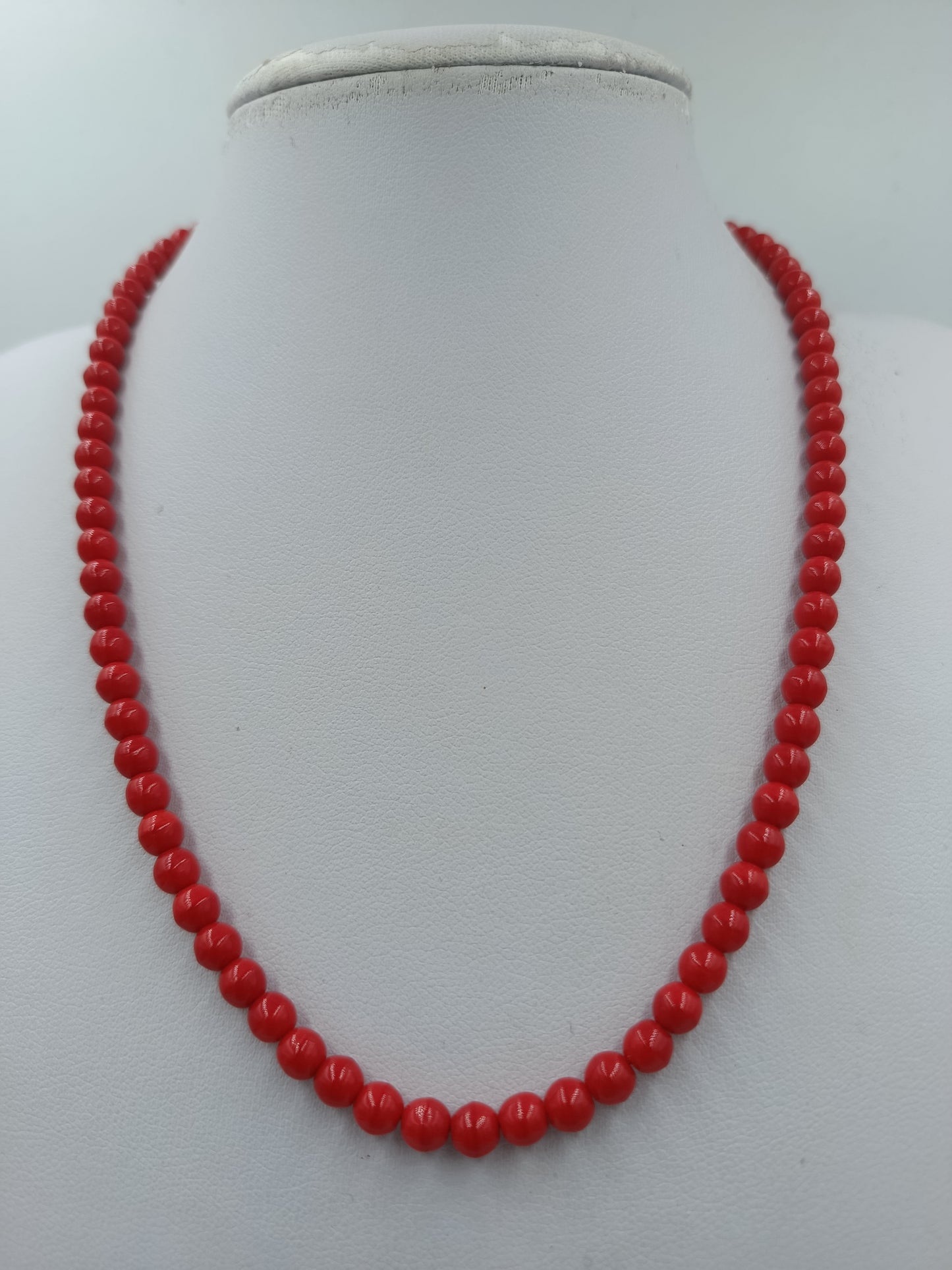 Rote Perlenkette klassisch elegant 42,5 cm Vintage Stil