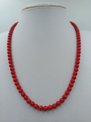Rote Perlenkette klassisch elegant 42,5 cm Vintage Stil