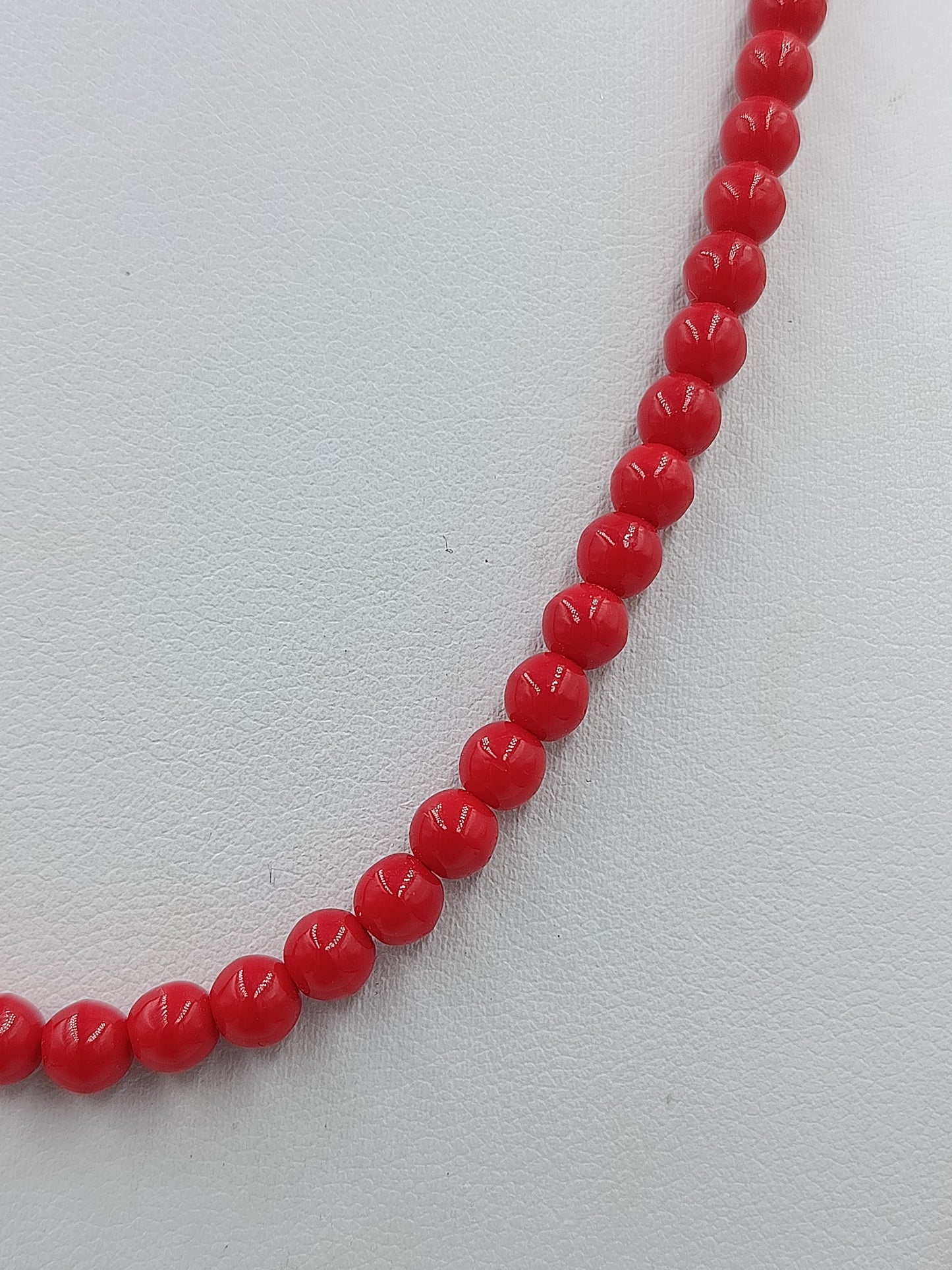 Rote Perlenkette klassisch elegant 42,5 cm Vintage Stil