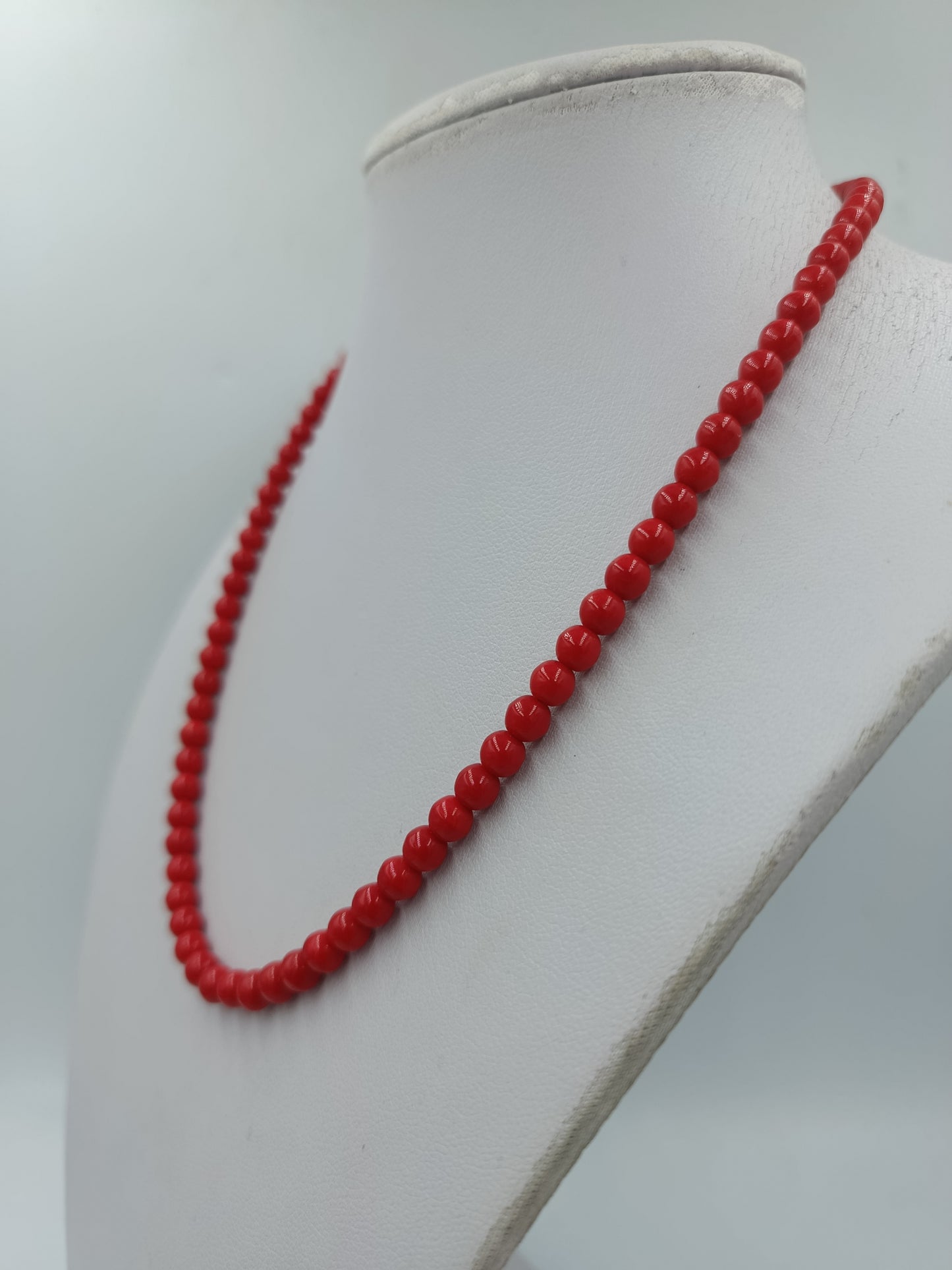 Rote Perlenkette klassisch elegant 42,5 cm Vintage Stil