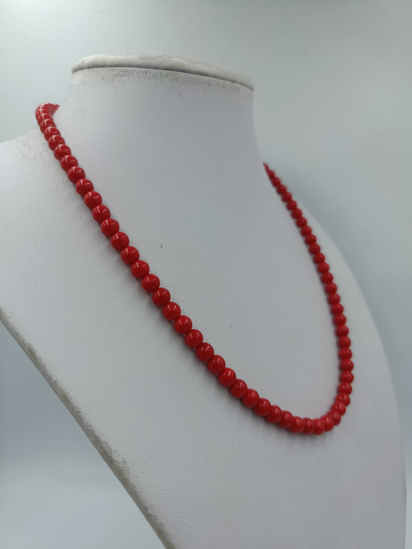 Rote Perlenkette klassisch elegant 42,5 cm Vintage Stil