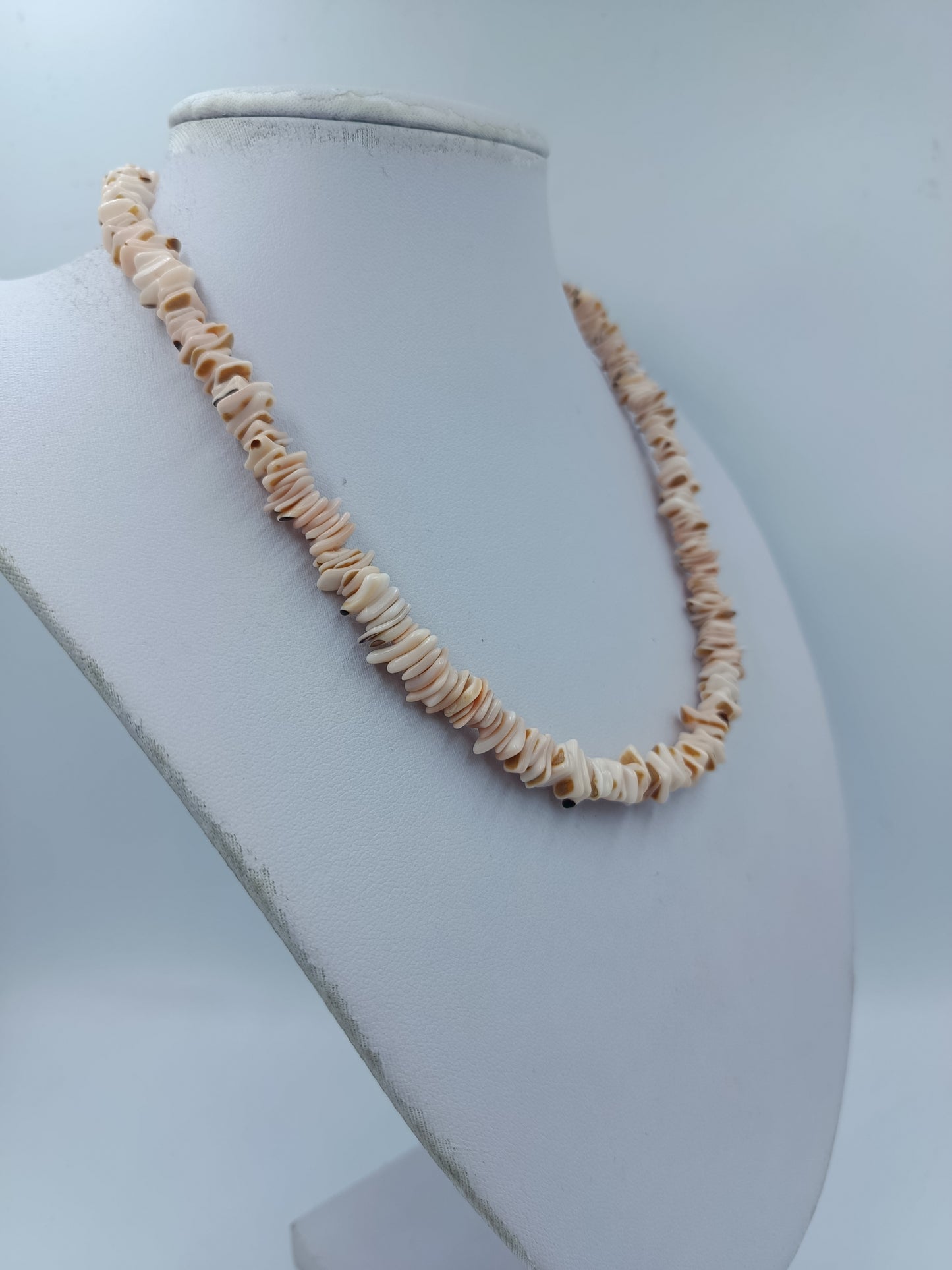 Muschelkette / Korallenkette in zarten Rosé-Tönen – Vintage Stil