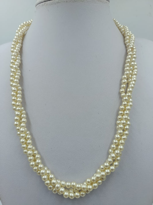 Elegante Perlenkette mehrreihig creme/weiß – klassischer Schmuck