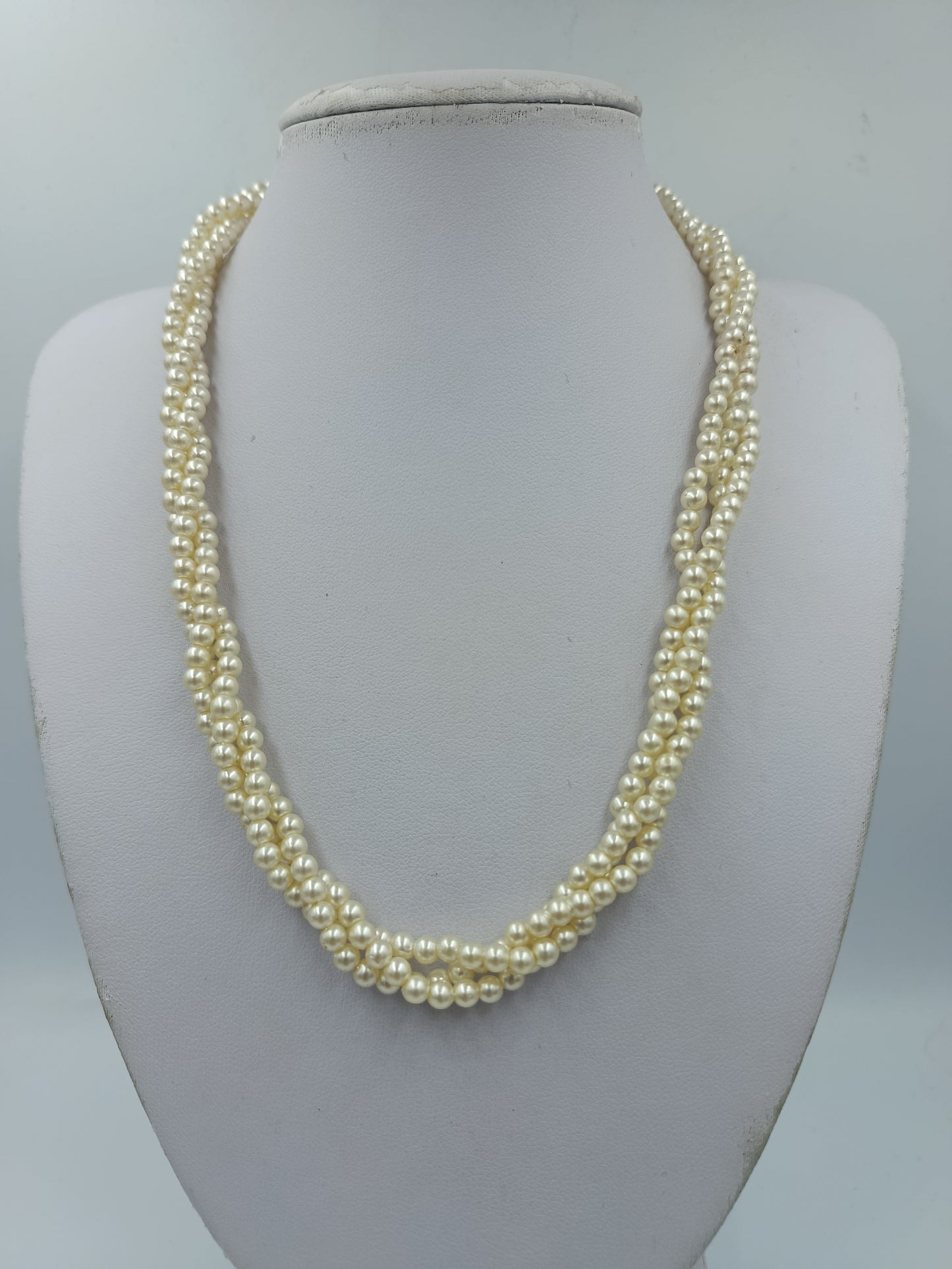 Elegante Perlenkette mehrreihig creme/weiß – klassischer Schmuck