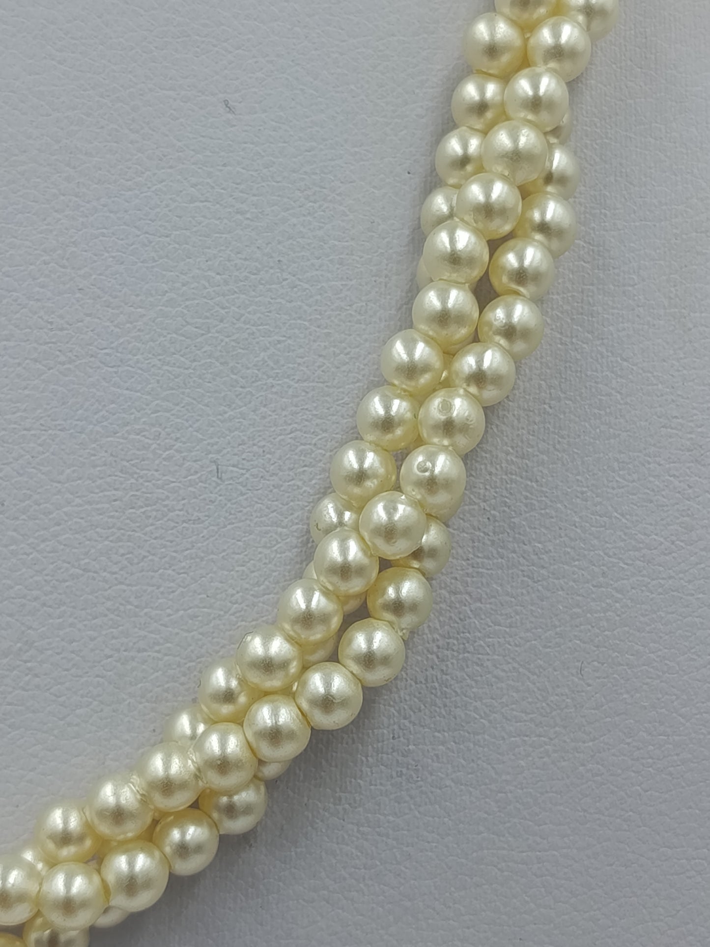 Elegante Perlenkette mehrreihig creme/weiß – klassischer Schmuck