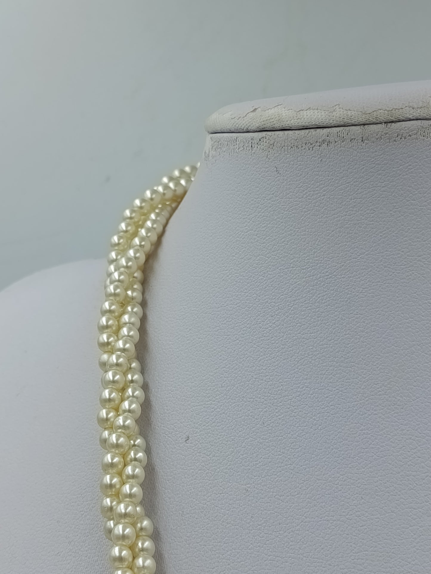 Elegante Perlenkette mehrreihig creme/weiß – klassischer Schmuck