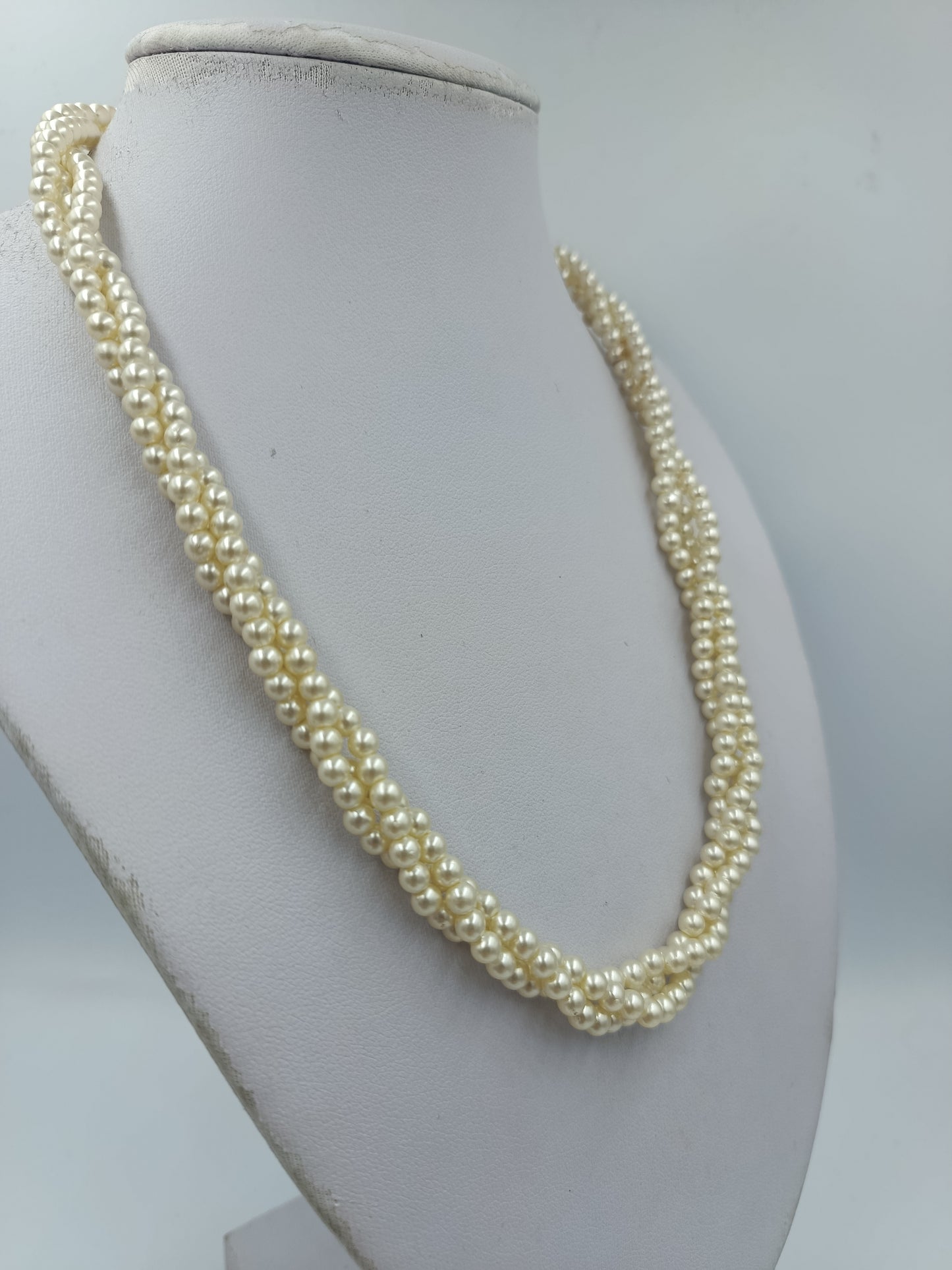 Elegante Perlenkette mehrreihig creme/weiß – klassischer Schmuck