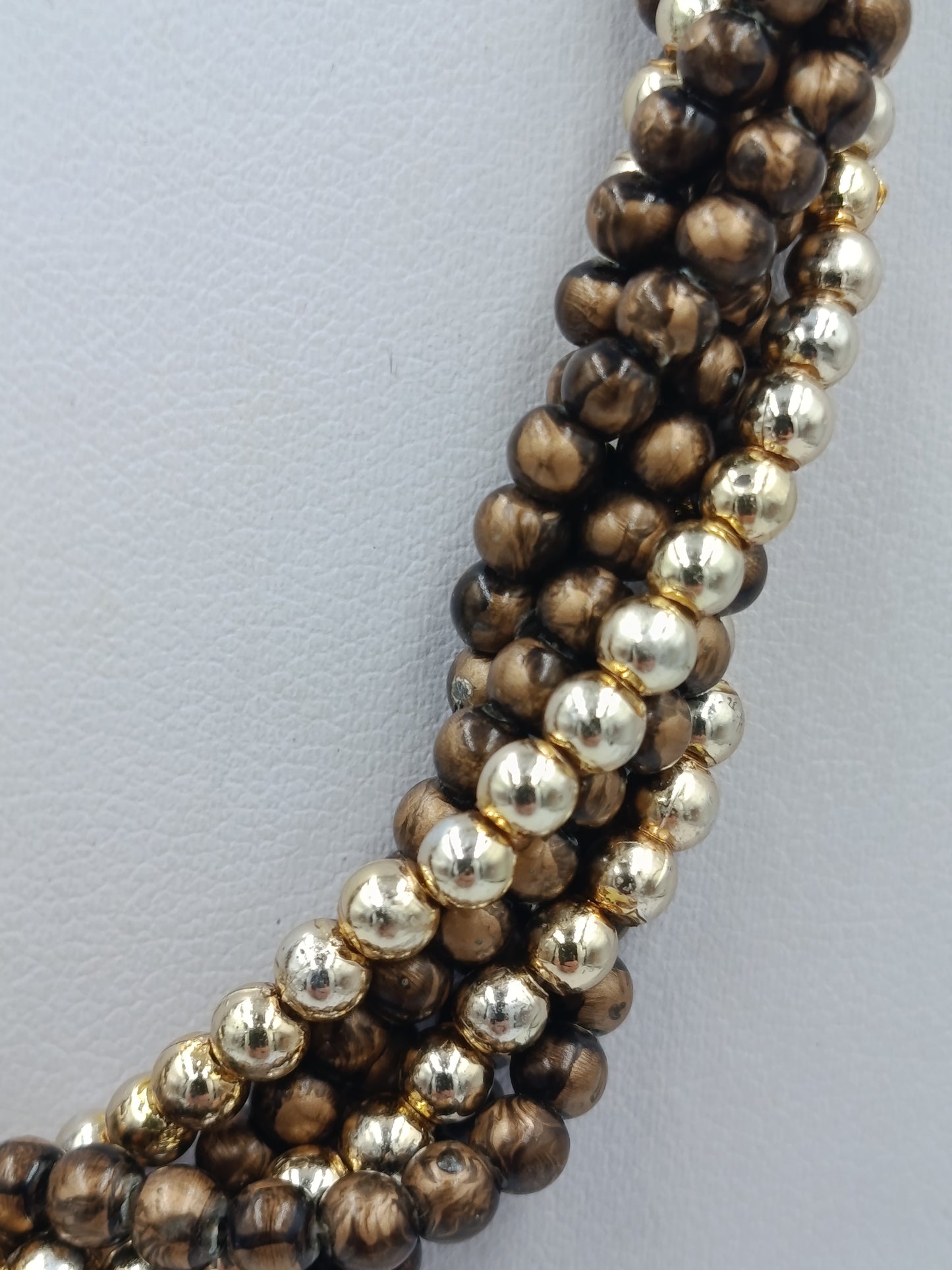 Mehrreihige Perlenkette braun gold – gedreht, Statement Kette, 48 cm