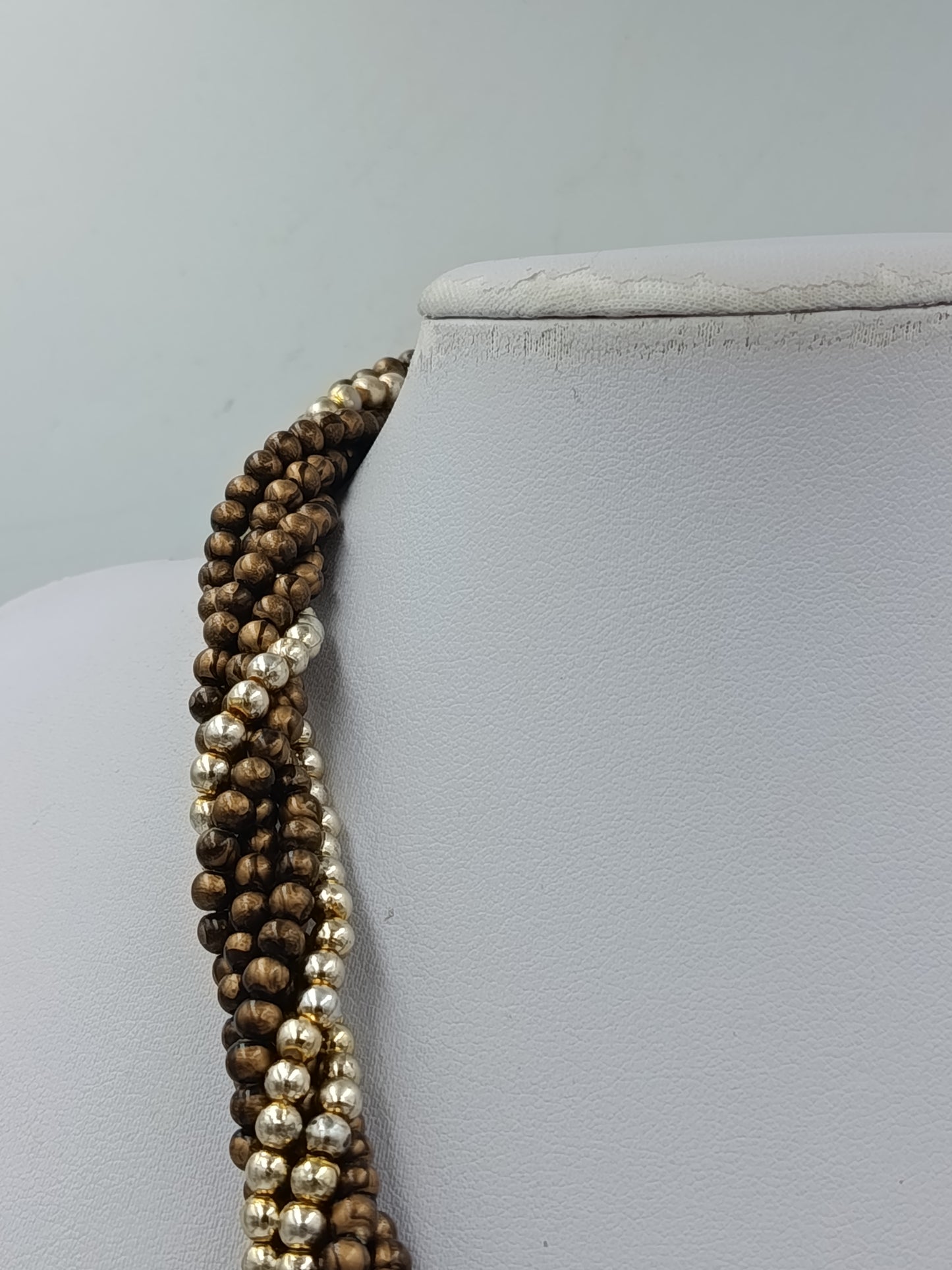 Mehrreihige Perlenkette braun gold – gedreht, Statement Kette, 48 cm