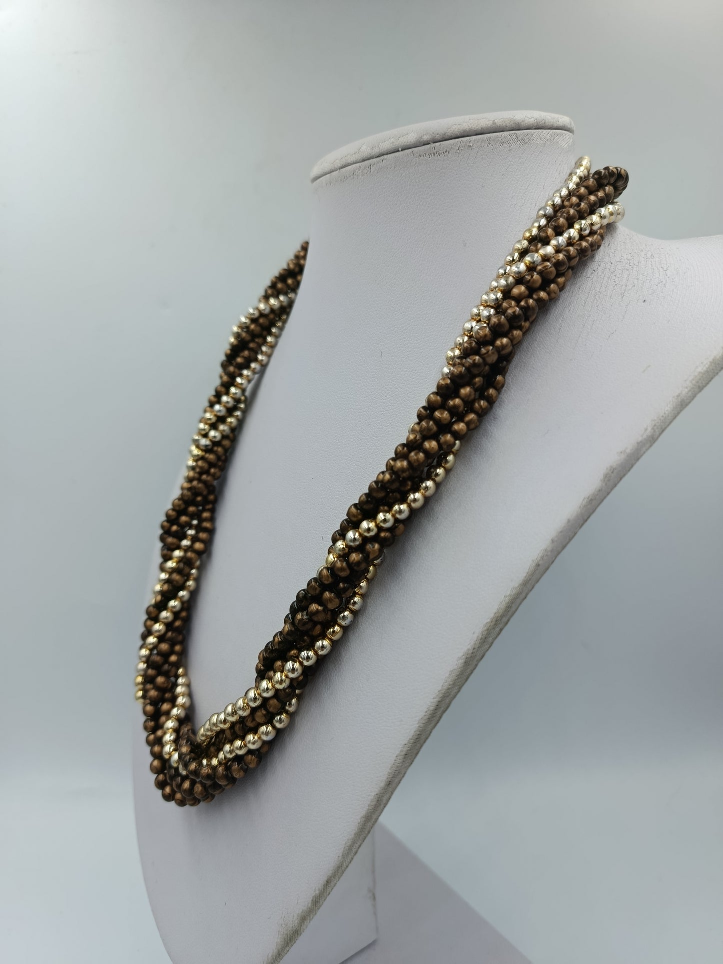 Mehrreihige Perlenkette braun gold – gedreht, Statement Kette, 48 cm