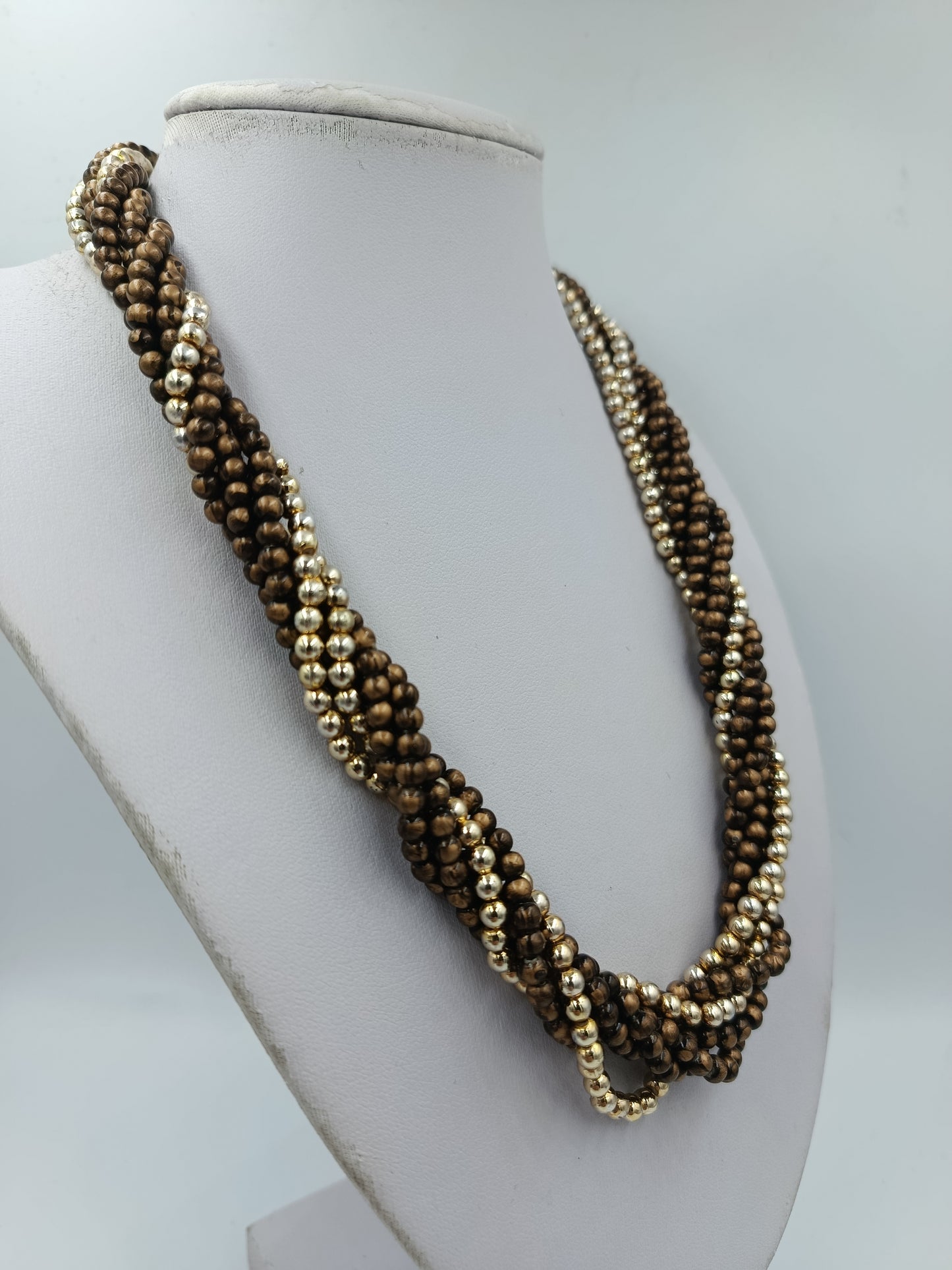 Mehrreihige Perlenkette braun gold – gedreht, Statement Kette, 48 cm