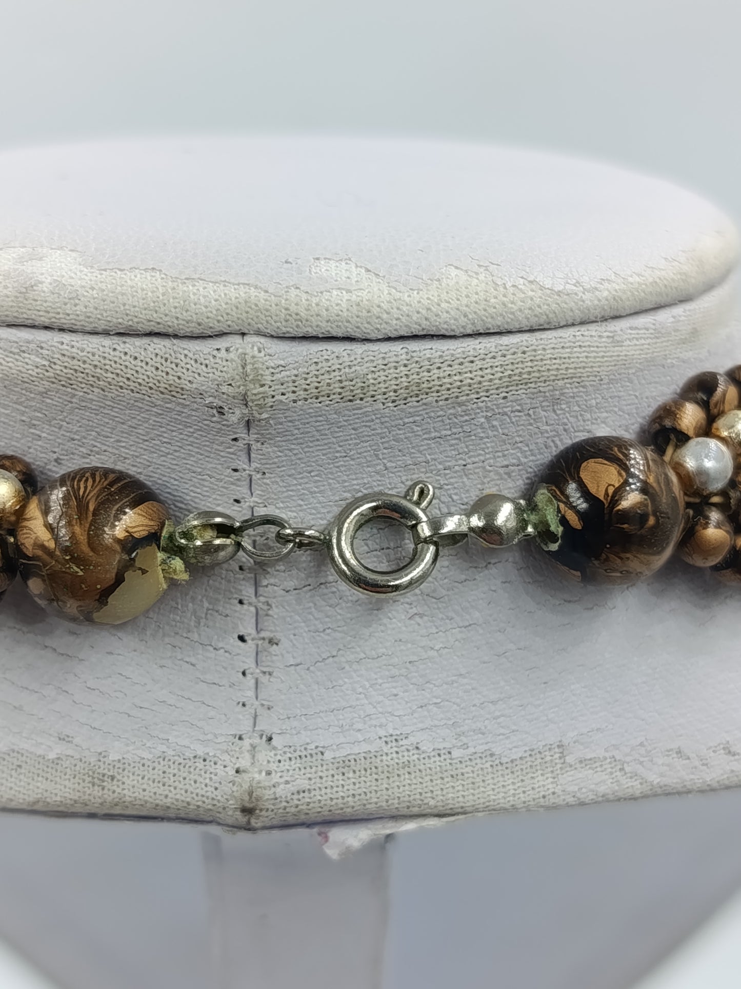 Mehrreihige Perlenkette braun gold – gedreht, Statement Kette, 48 cm