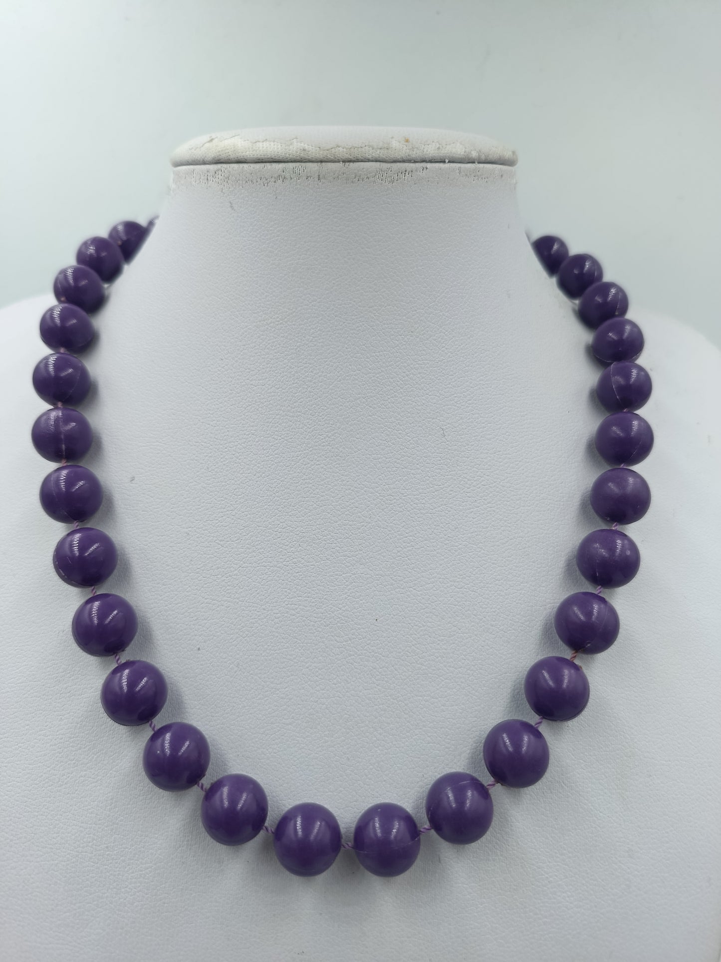 Perlenkette lila – klassische Kugelkette, 42 cm, Modeschmuck