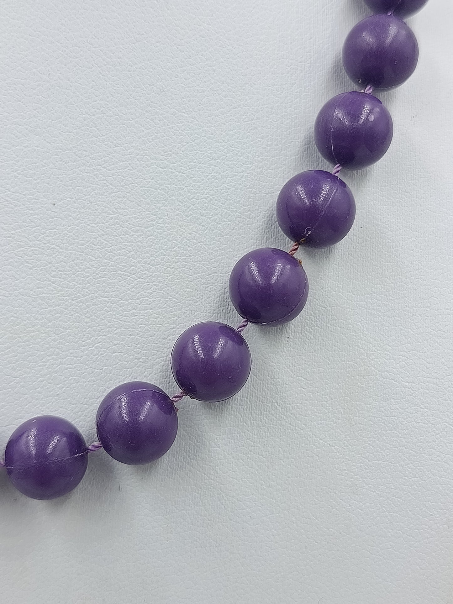 Perlenkette lila – klassische Kugelkette, 42 cm, Modeschmuck
