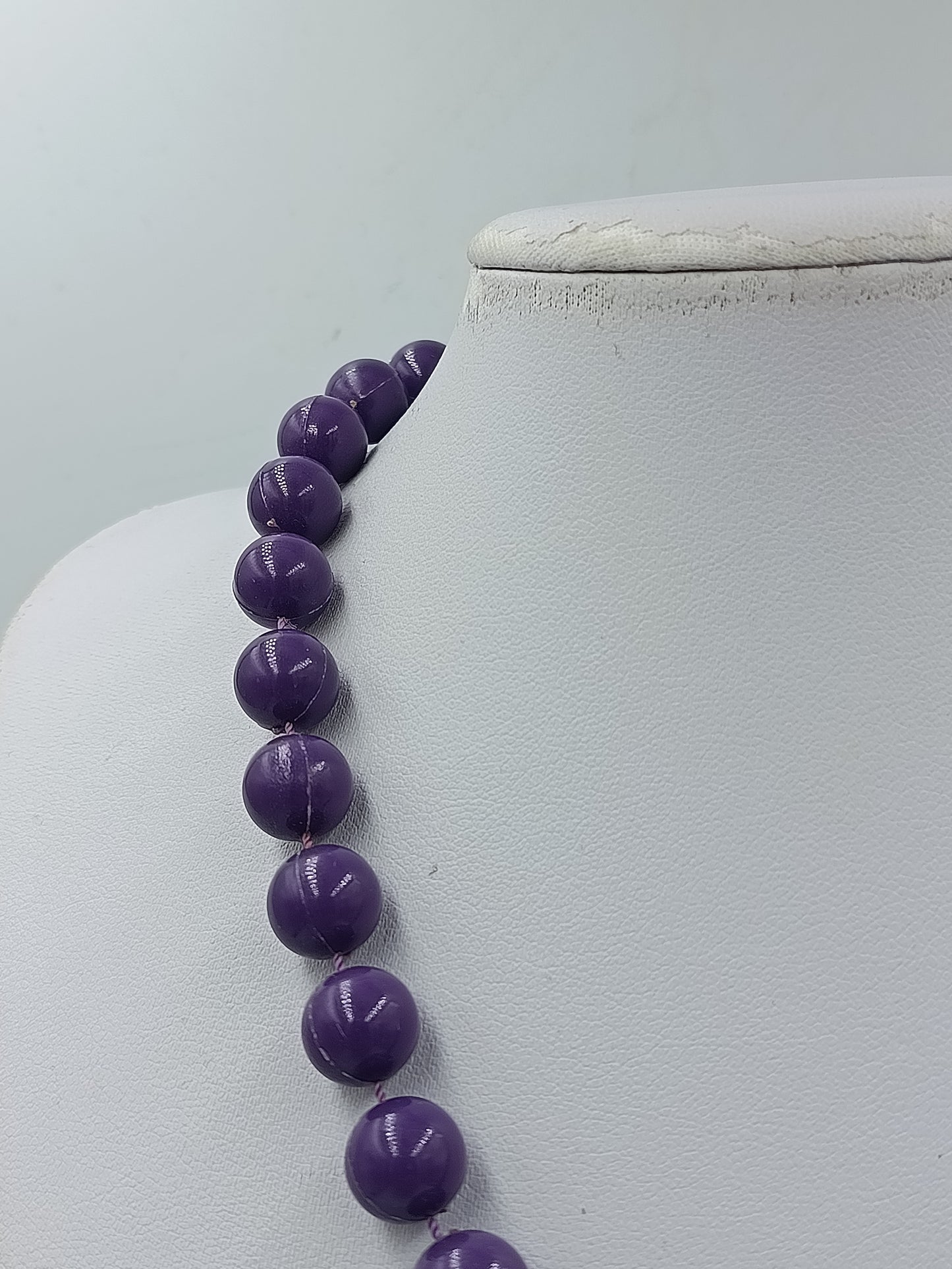 Perlenkette lila – klassische Kugelkette, 42 cm, Modeschmuck
