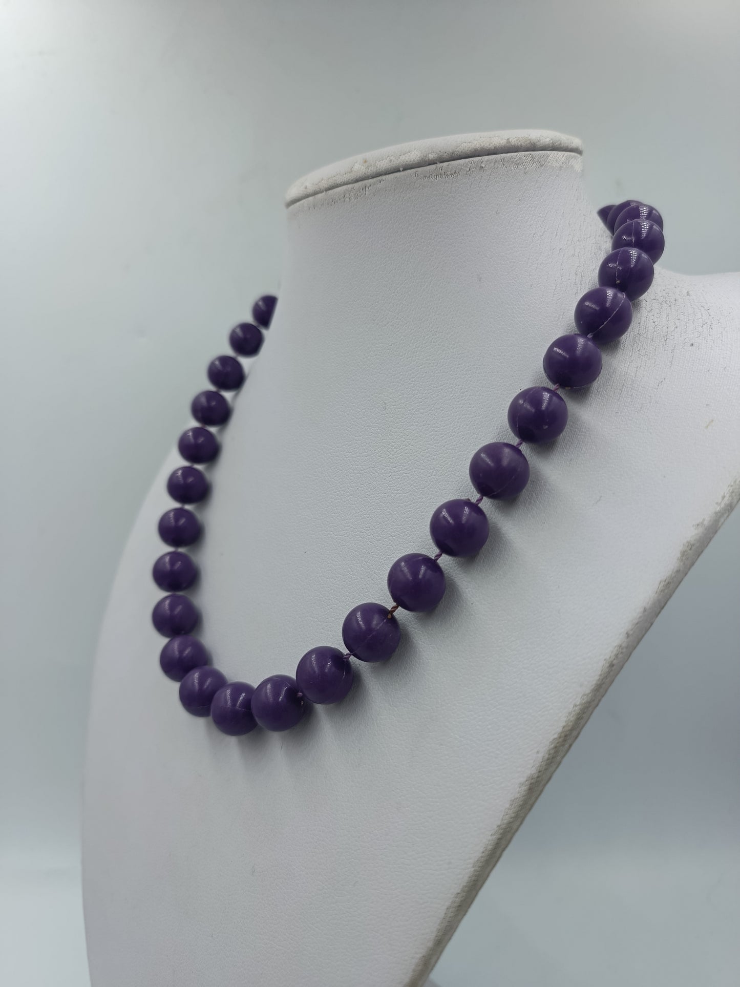 Perlenkette lila – klassische Kugelkette, 42 cm, Modeschmuck