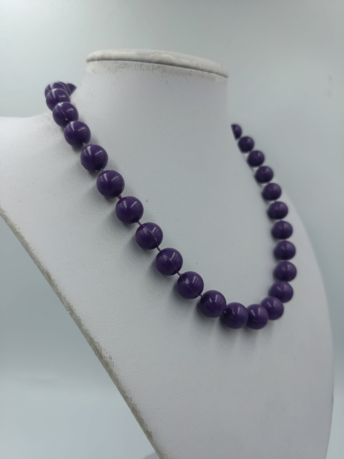 Perlenkette lila – klassische Kugelkette, 42 cm, Modeschmuck