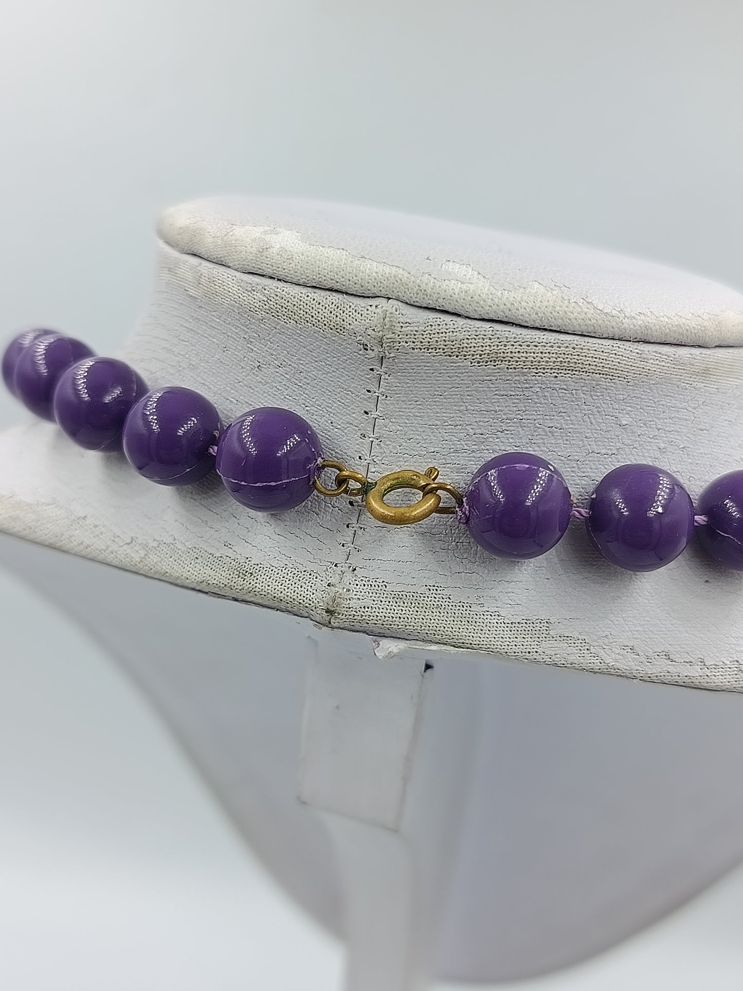 Perlenkette lila – klassische Kugelkette, 42 cm, Modeschmuck
