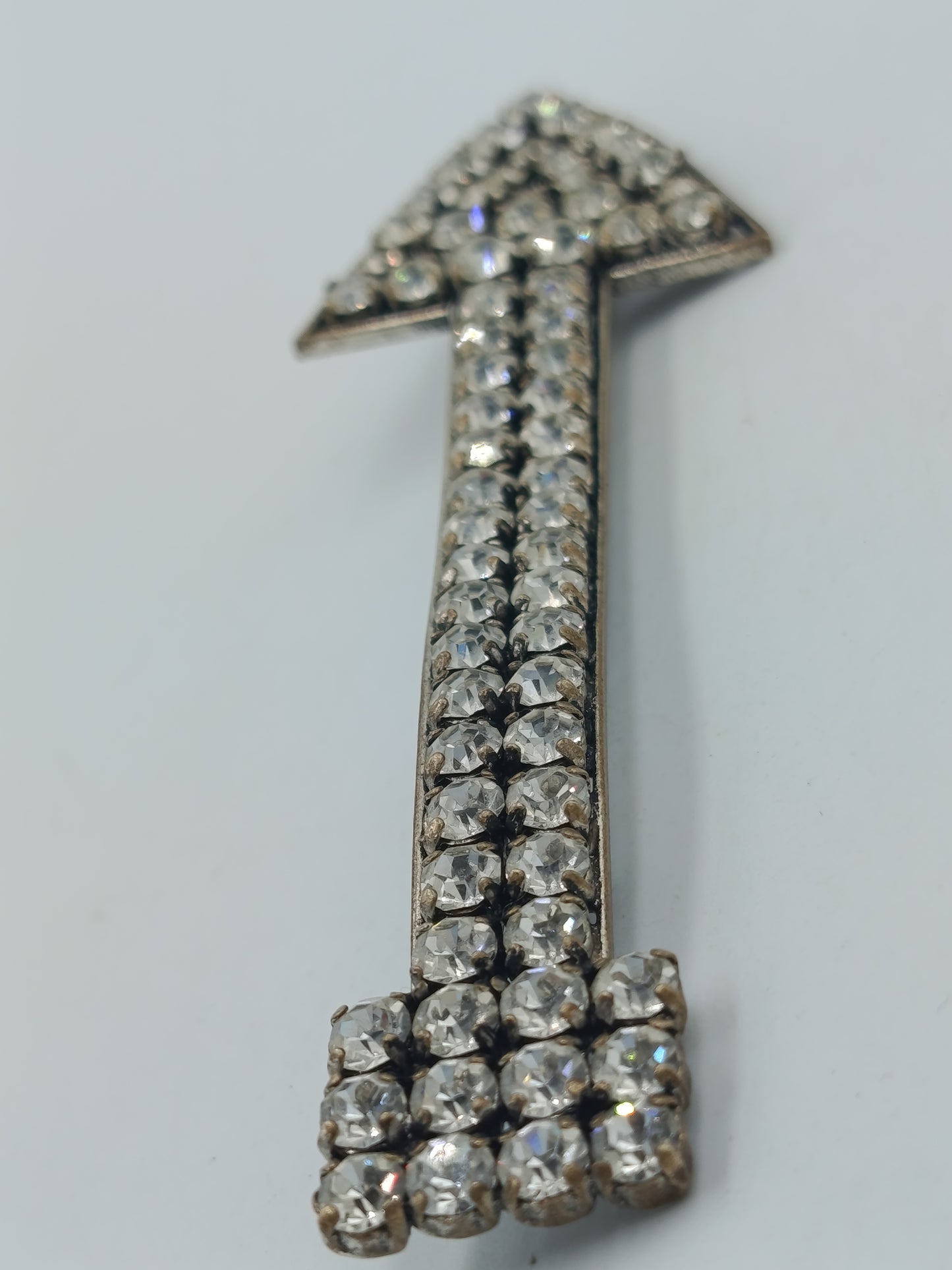 Auffällige Brosche Pfeil mit Strass – silberfarben, Vintage