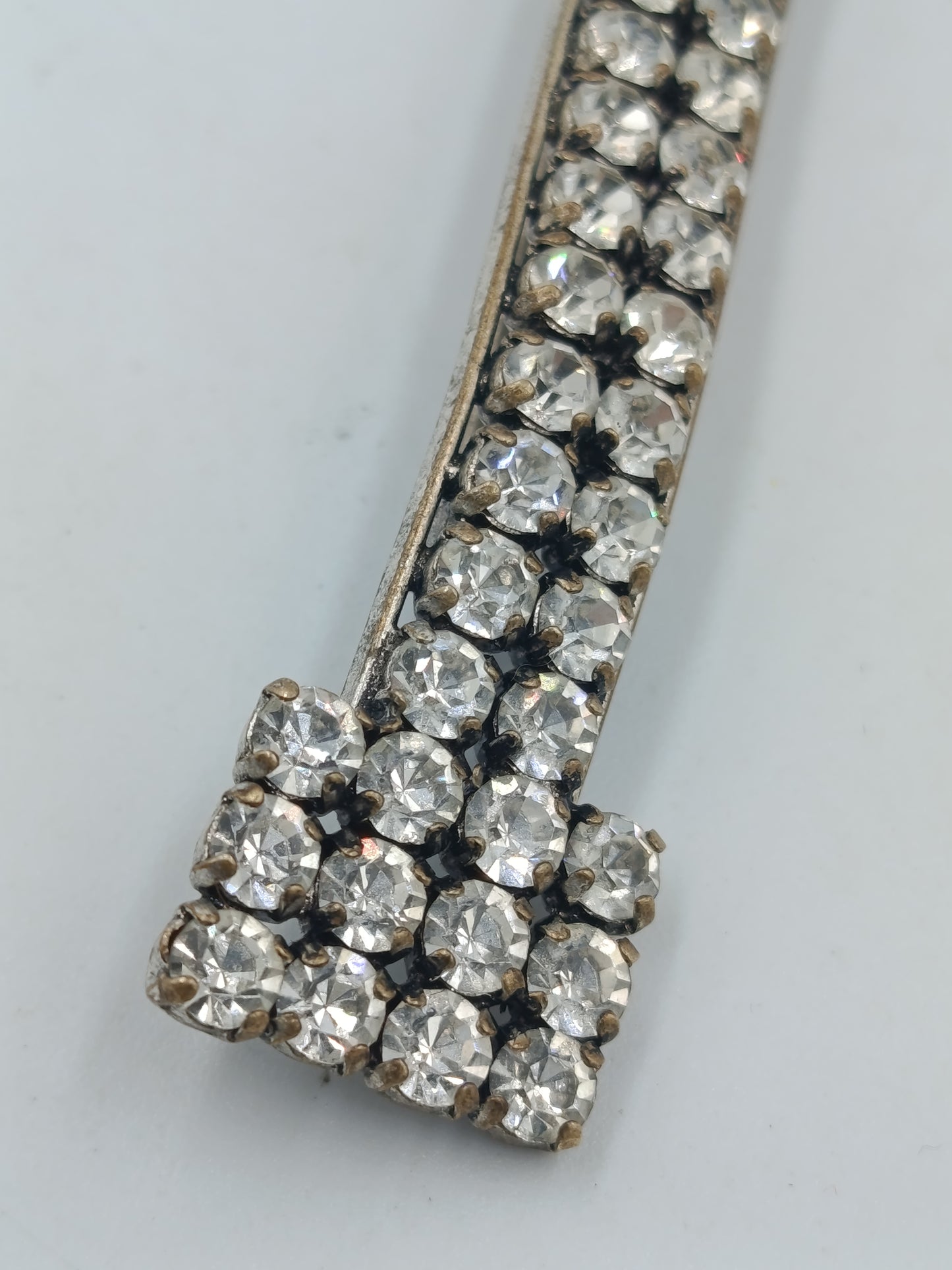 Auffällige Brosche Pfeil mit Strass – silberfarben, Vintage