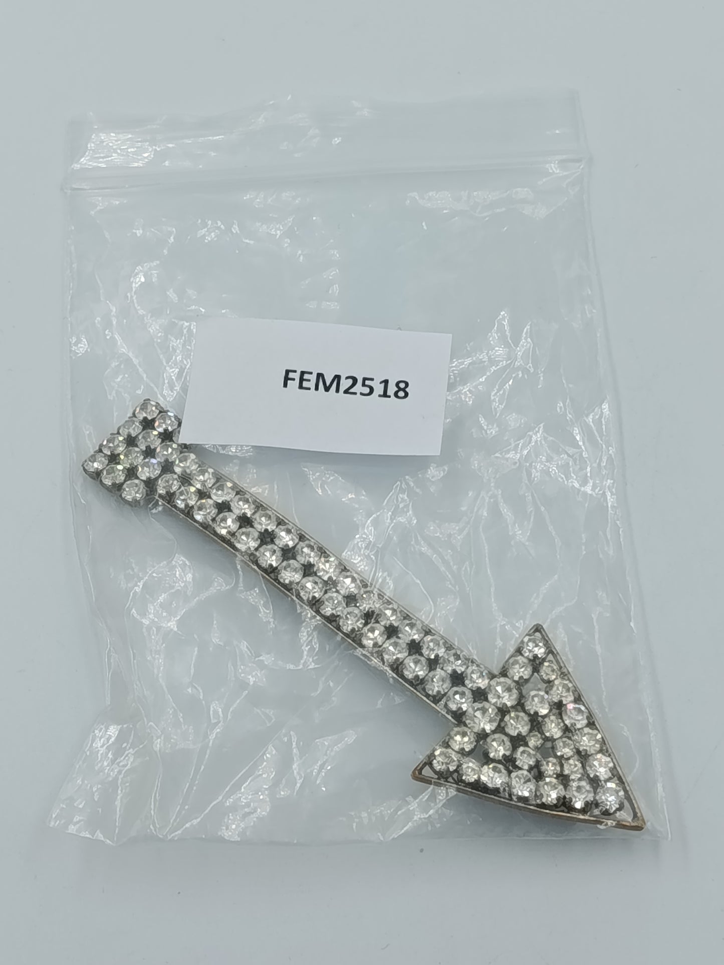 Auffällige Brosche Pfeil mit Strass – silberfarben, Vintage
