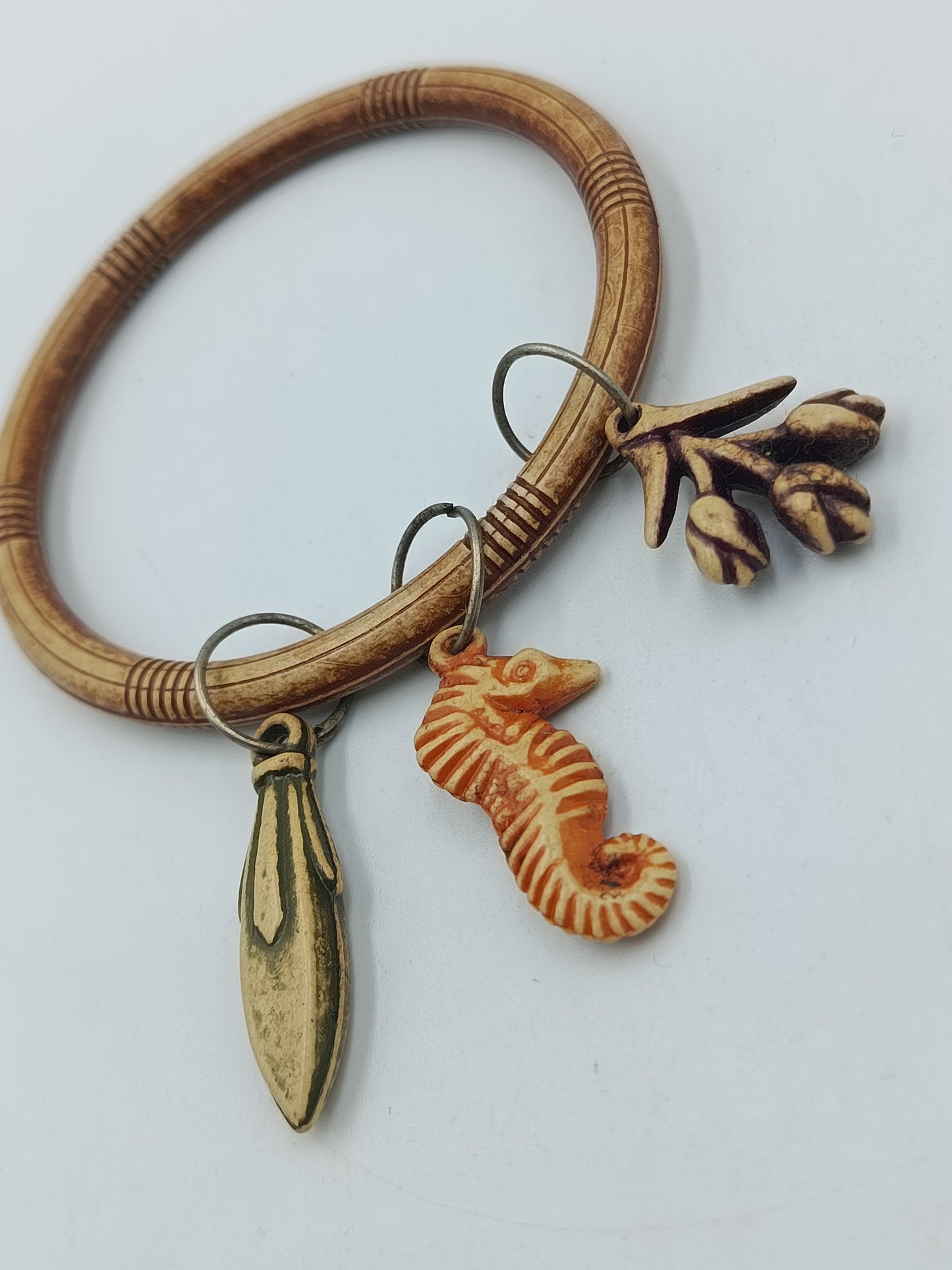 Vintage Armreif mit Anhängern Seepferdchen Blatt – Boho Sommer Schmuck