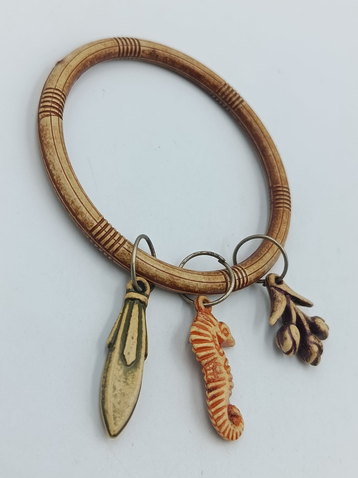 Vintage Armreif mit Anhängern Seepferdchen Blatt – Boho Sommer Schmuck
