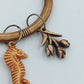 Vintage Armreif mit Anhängern Seepferdchen Blatt – Boho Sommer Schmuck