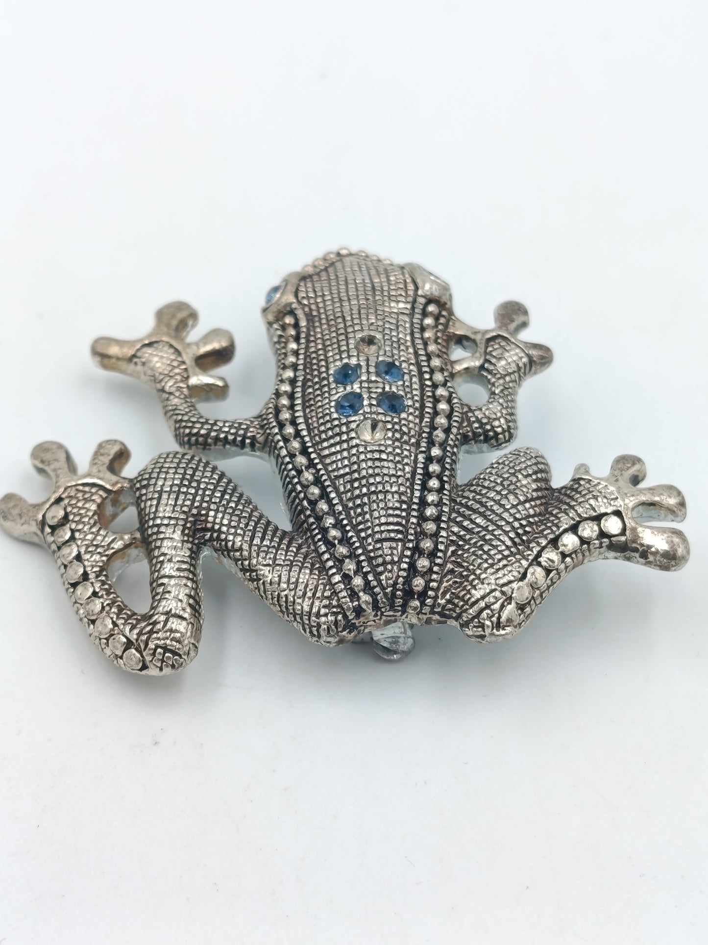 Vintage Frosch Brosche – Silberfarben mit blauen Strasssteinen