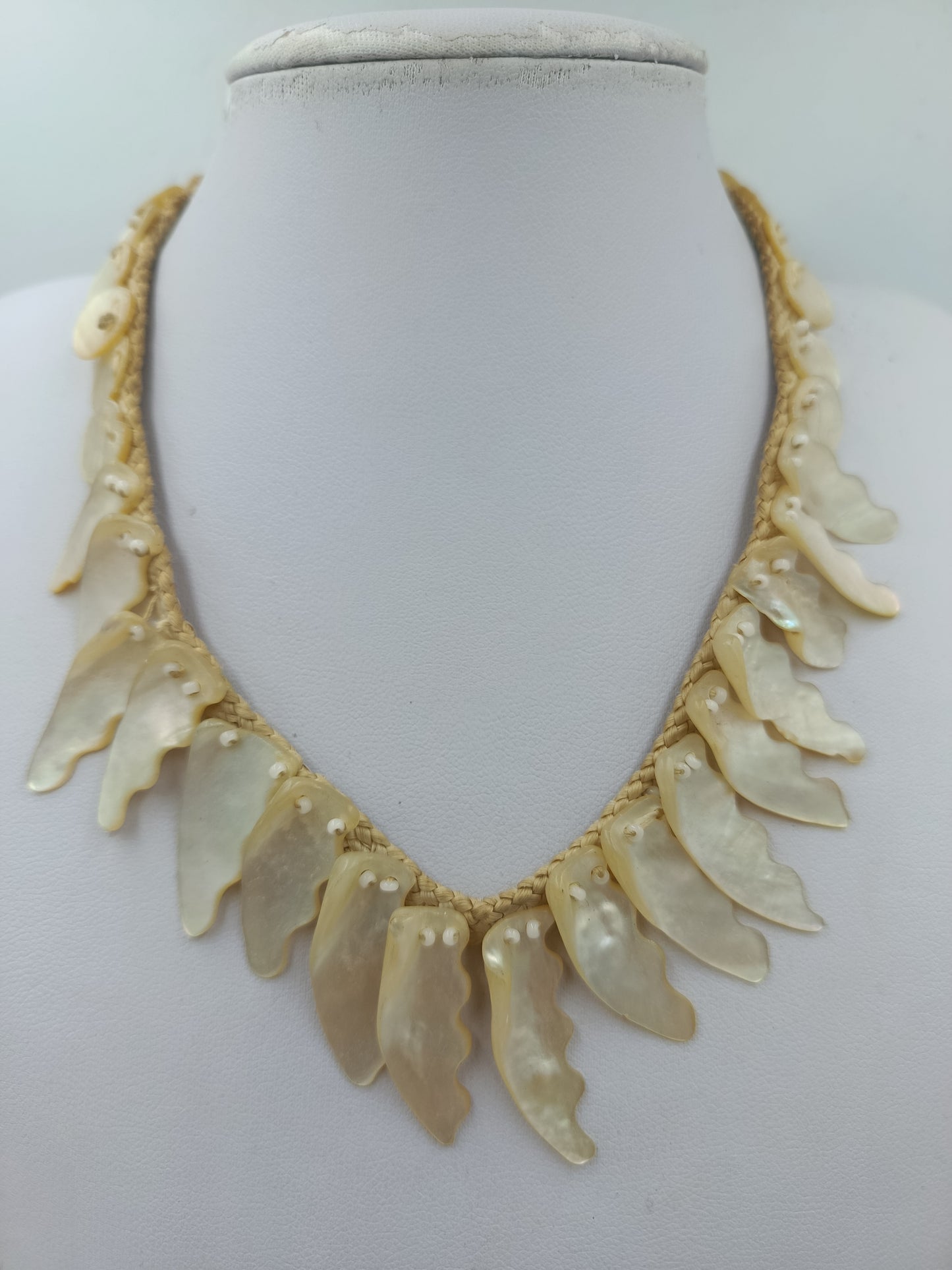 Boho Statement Kette mit Perlmutt-Elementen – Naturlook Vintage