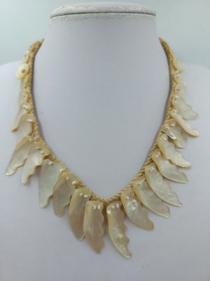 Boho Statement Kette mit Perlmutt-Elementen – Naturlook Vintage
