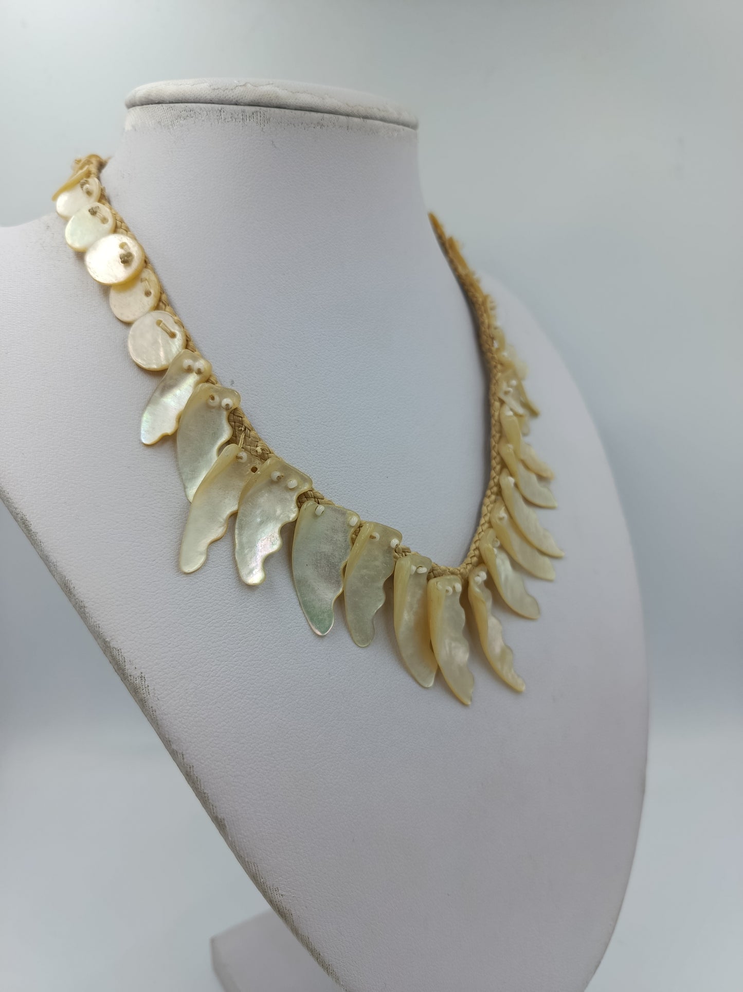 Boho Statement Kette mit Perlmutt-Elementen – Naturlook Vintage