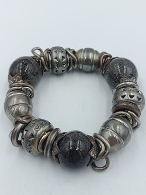 Massives Vintage Armband elastisch – silberfarbene Statement Beads