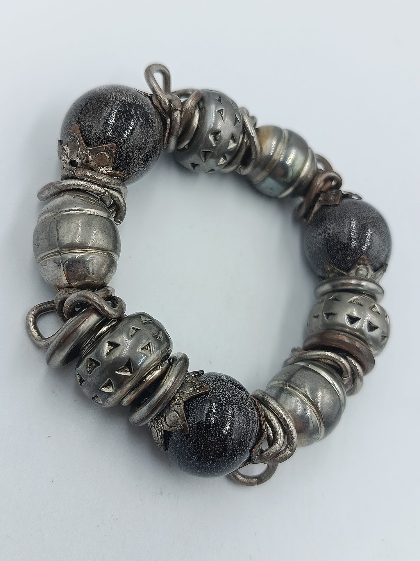 Massives Vintage Armband elastisch – silberfarbene Statement Beads