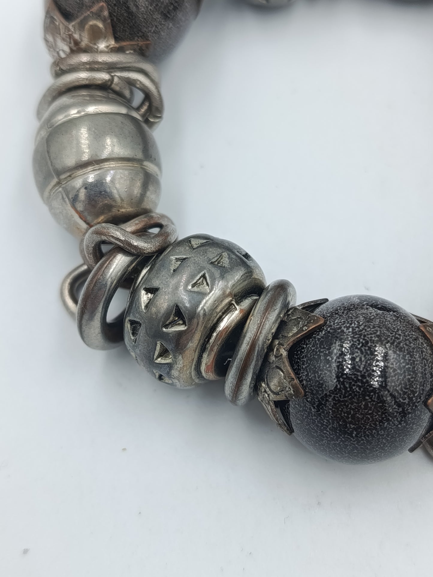 Massives Vintage Armband elastisch – silberfarbene Statement Beads