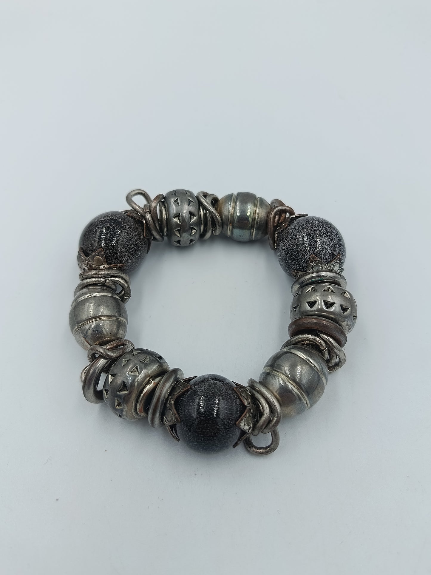 Massives Vintage Armband elastisch – silberfarbene Statement Beads