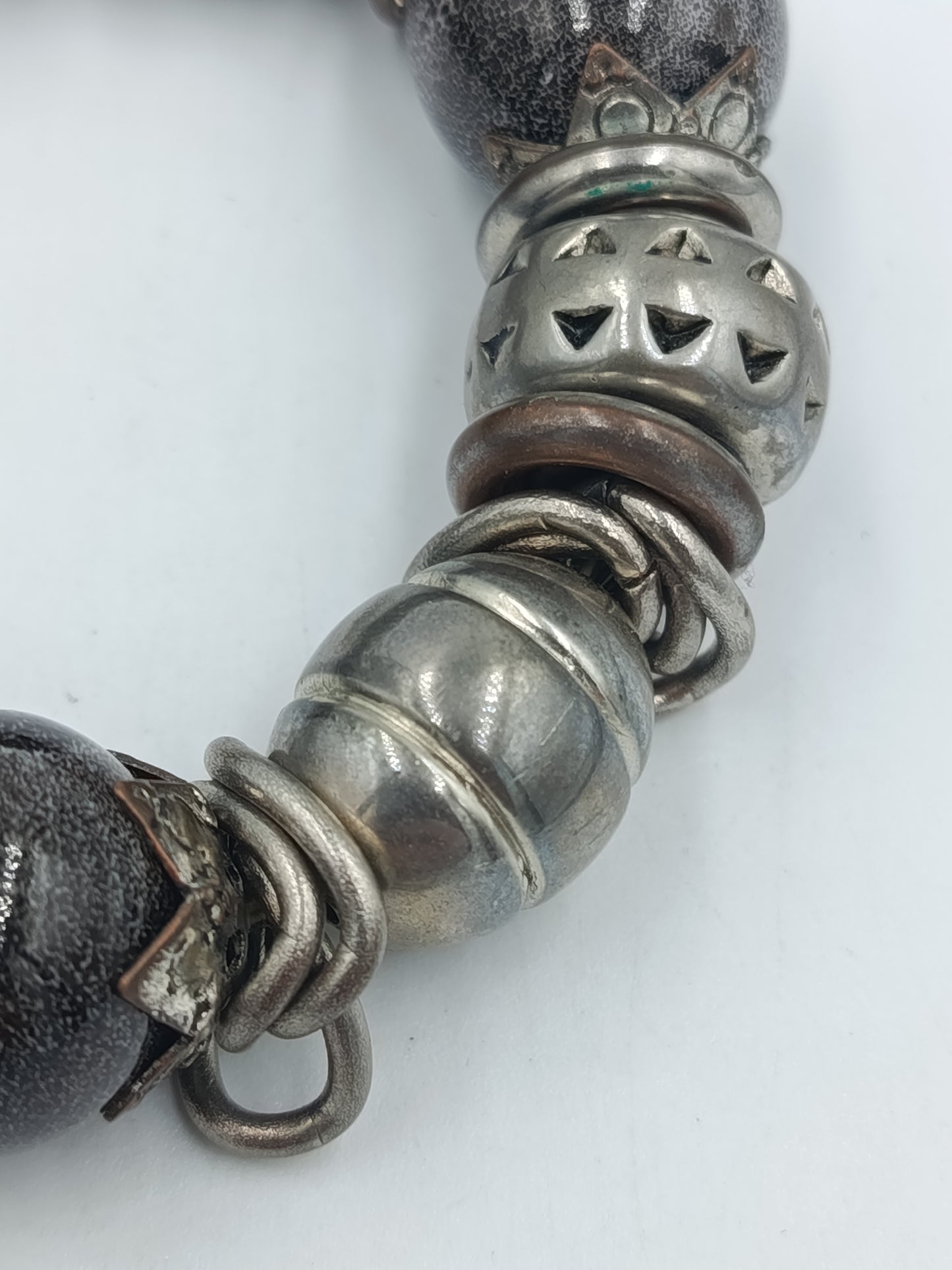 Massives Vintage Armband elastisch – silberfarbene Statement Beads