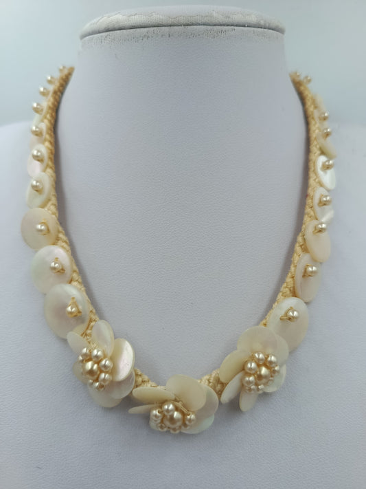 Vintage Muschel Blütenkette in Creme – Boho Statement Halskette