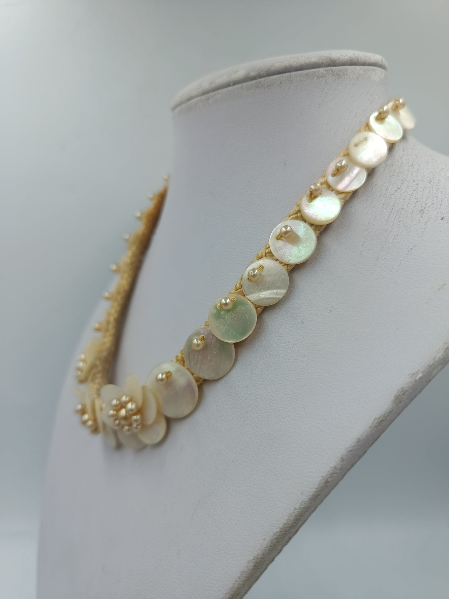 Vintage Muschel Blütenkette in Creme – Boho Statement Halskette