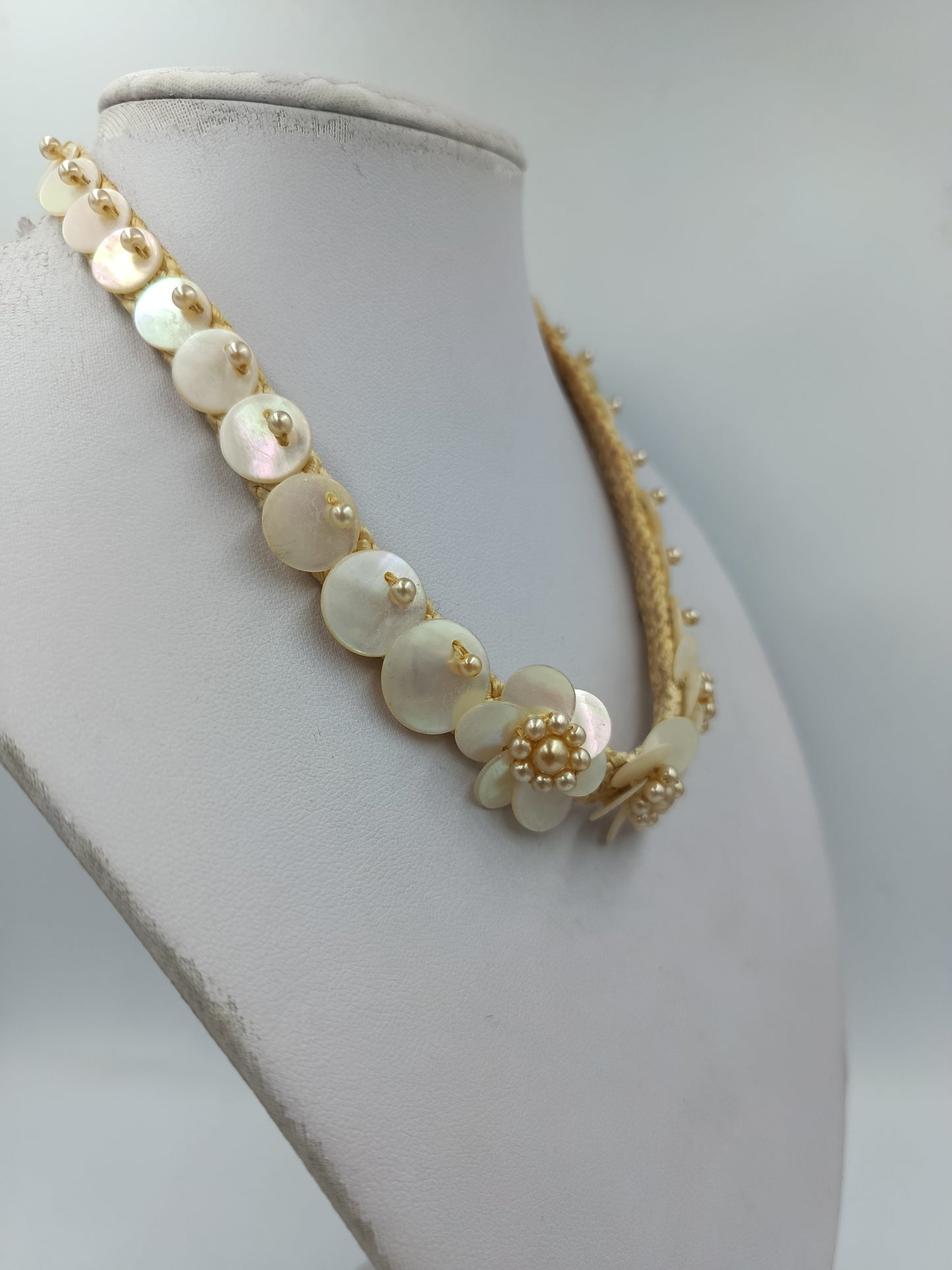 Vintage Muschel Blütenkette in Creme – Boho Statement Halskette